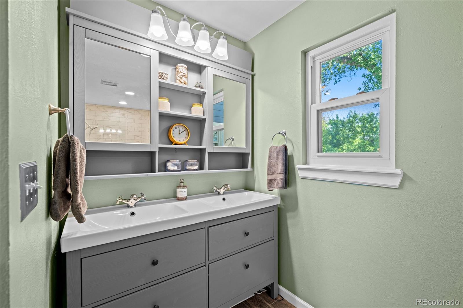 3767 E Phillips Circle