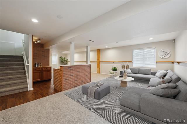 1623 E 164th Place