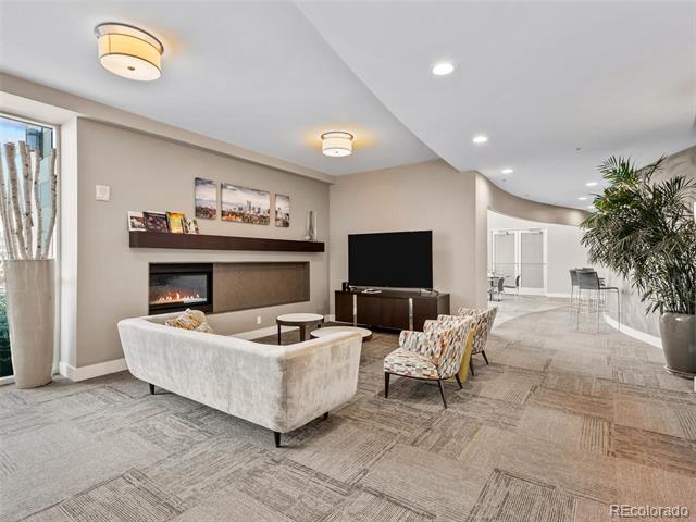 2001 Lincoln Street Unit: 920