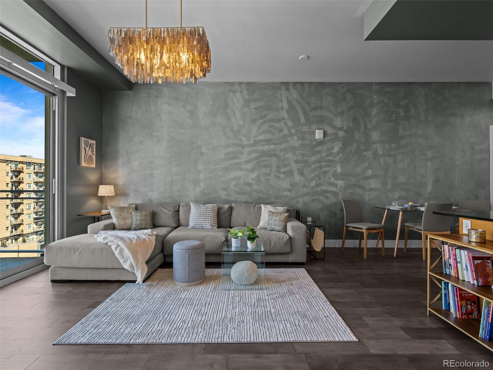 2001 Lincoln Street Unit: 920