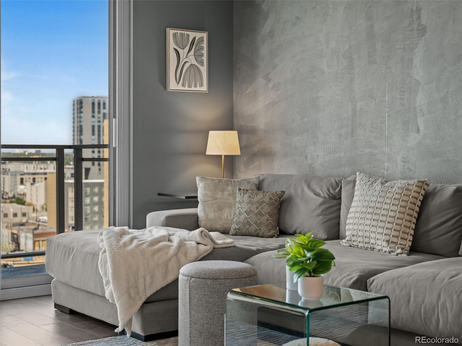 2001 Lincoln Street Unit: 920