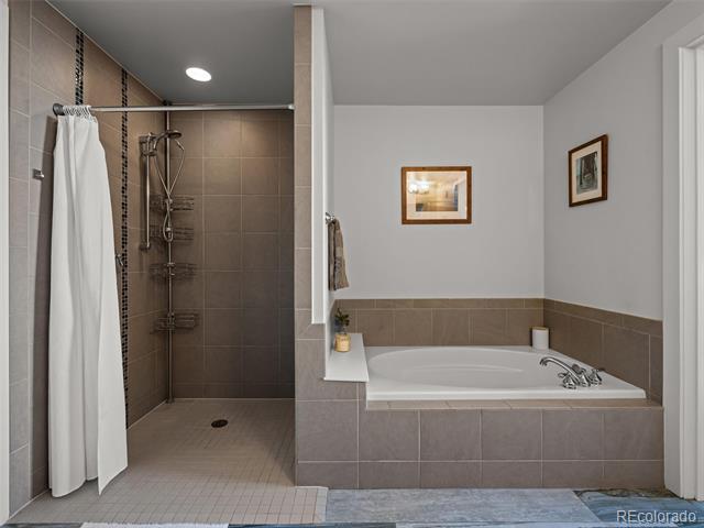 2001 Lincoln Street Unit: 920