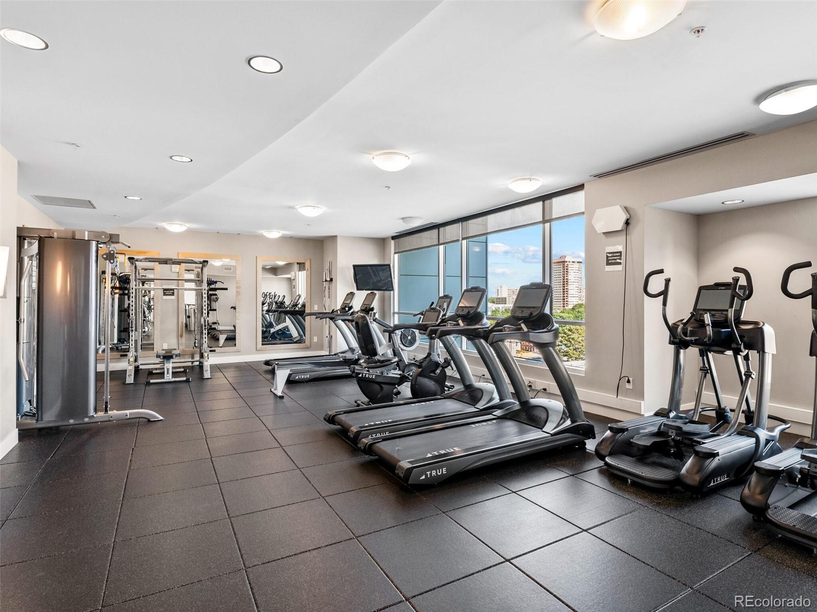 2001 Lincoln Street Unit: 920