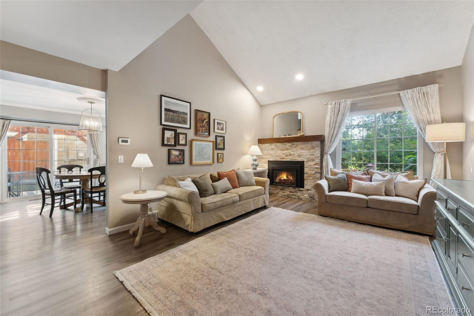 938 W Peakview Circle