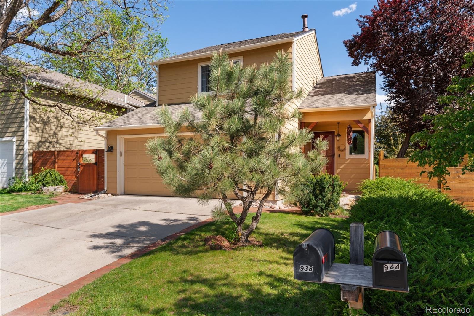 938 W Peakview Circle
