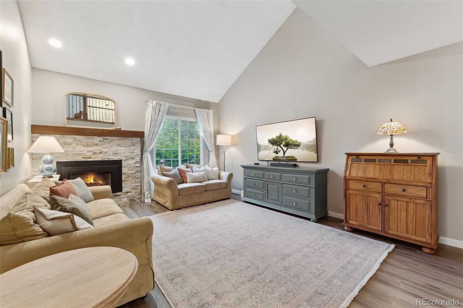938 W Peakview Circle