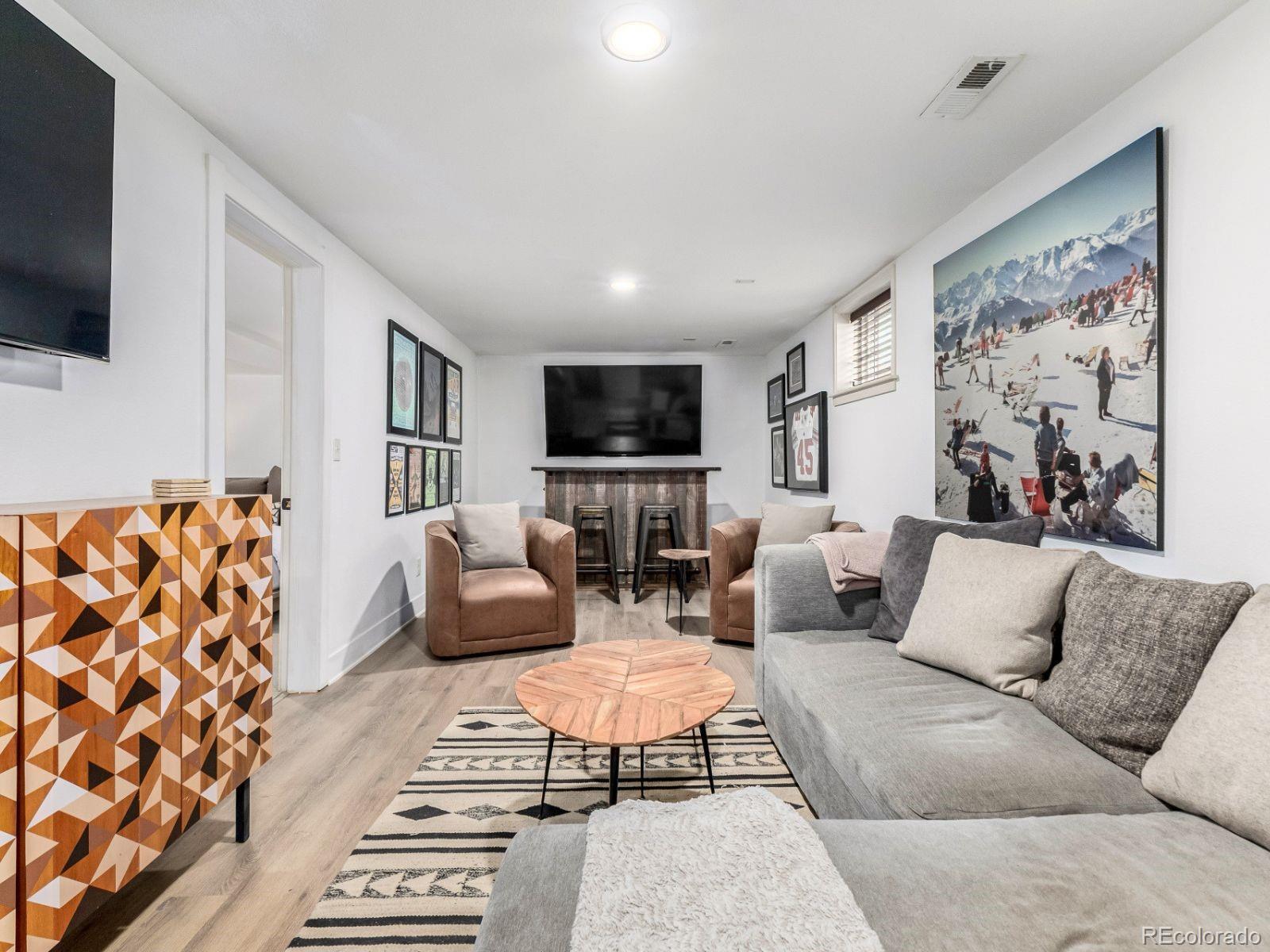 3515 W 49th Avenue