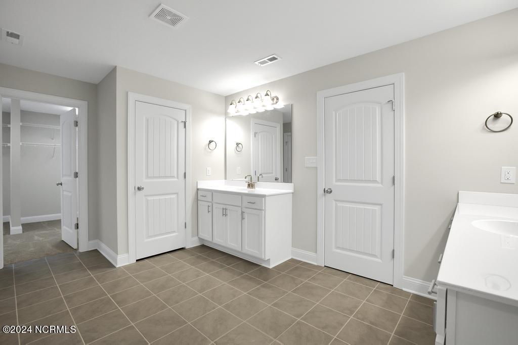 808 Colchester Reef Run