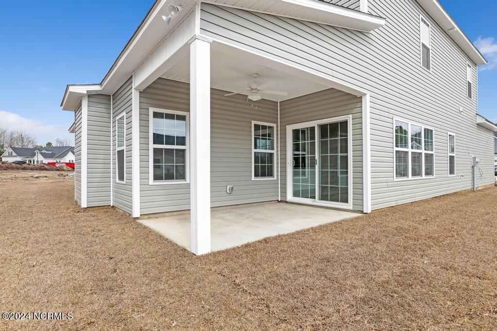 558 White Shoal Way