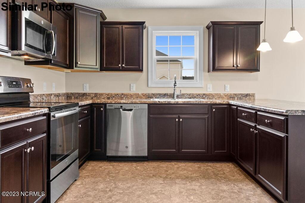 521 E Black Water Lane