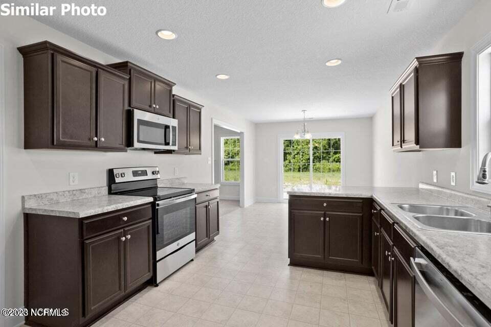 405 W Black Water Lane