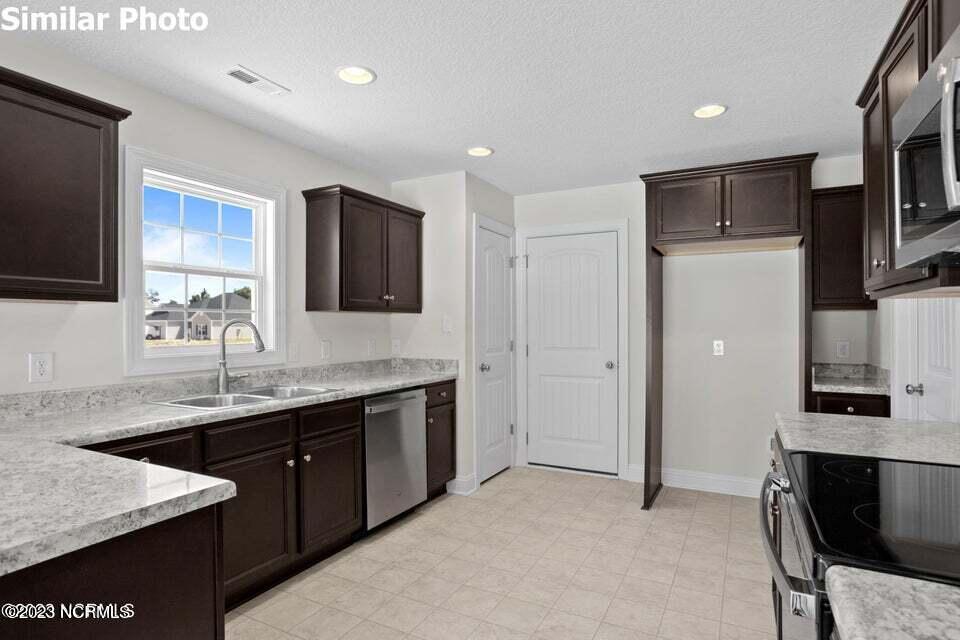 405 W Black Water Lane