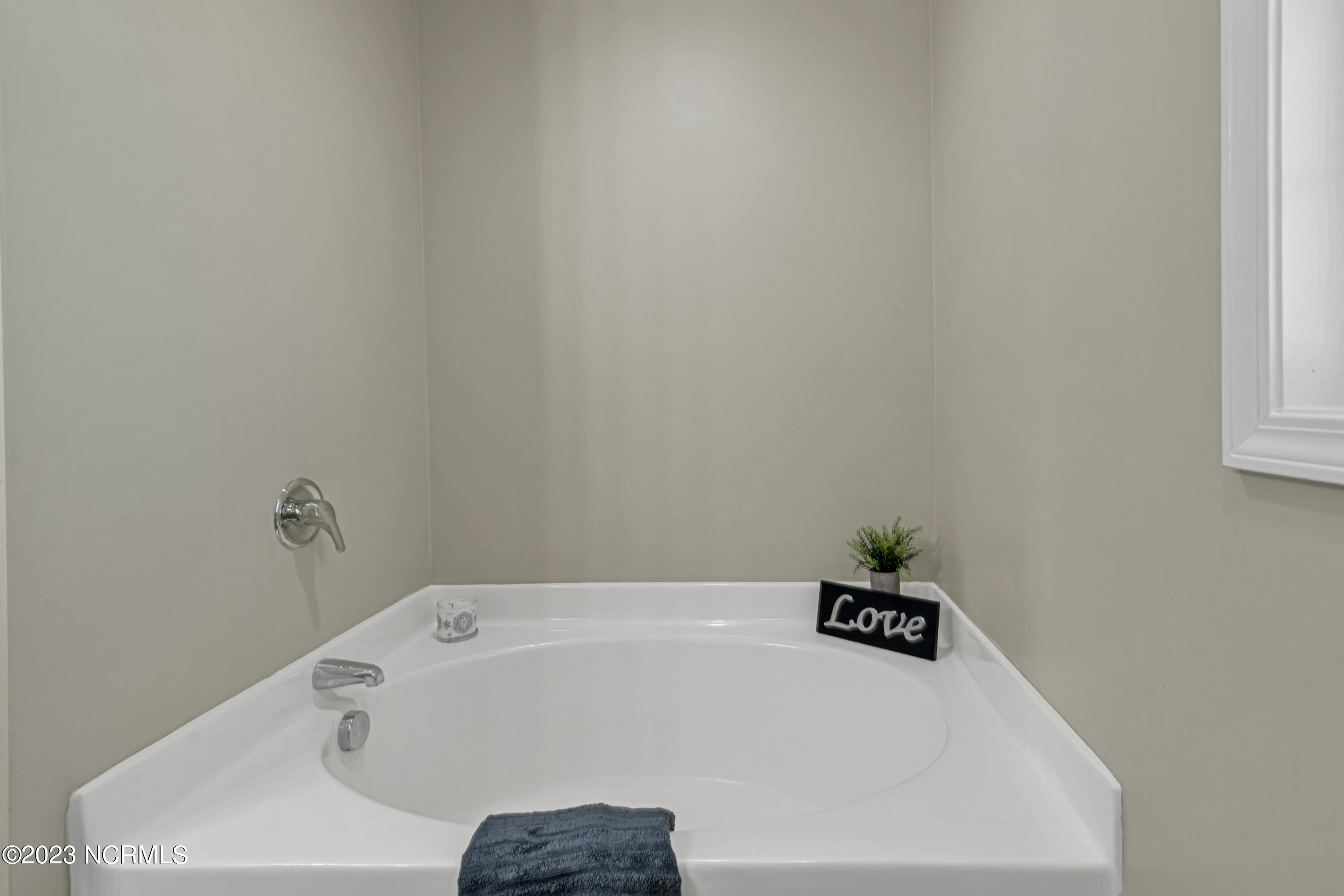 102 Cross Creek Drive