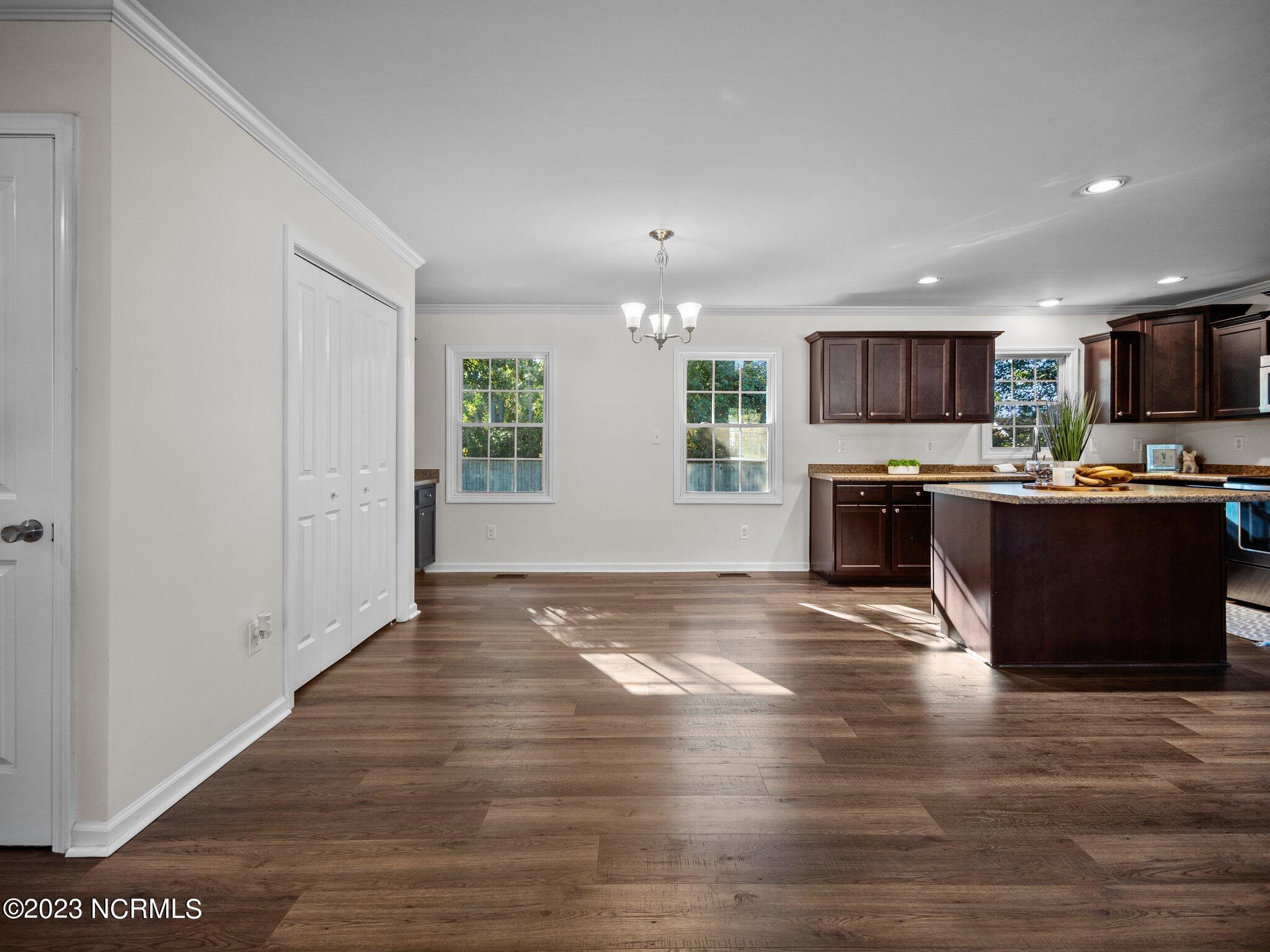 120 Meadowview Court