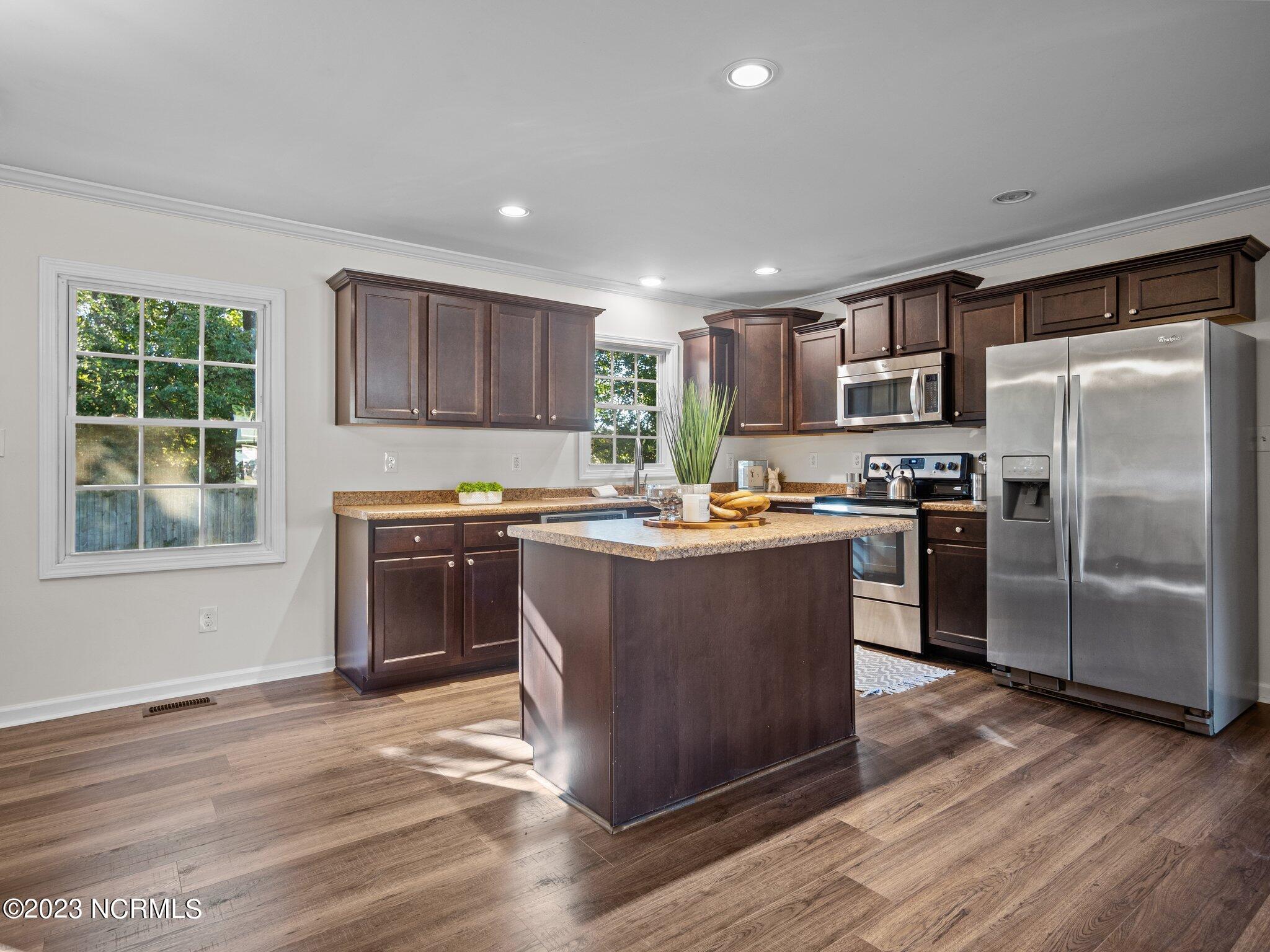 120 Meadowview Court