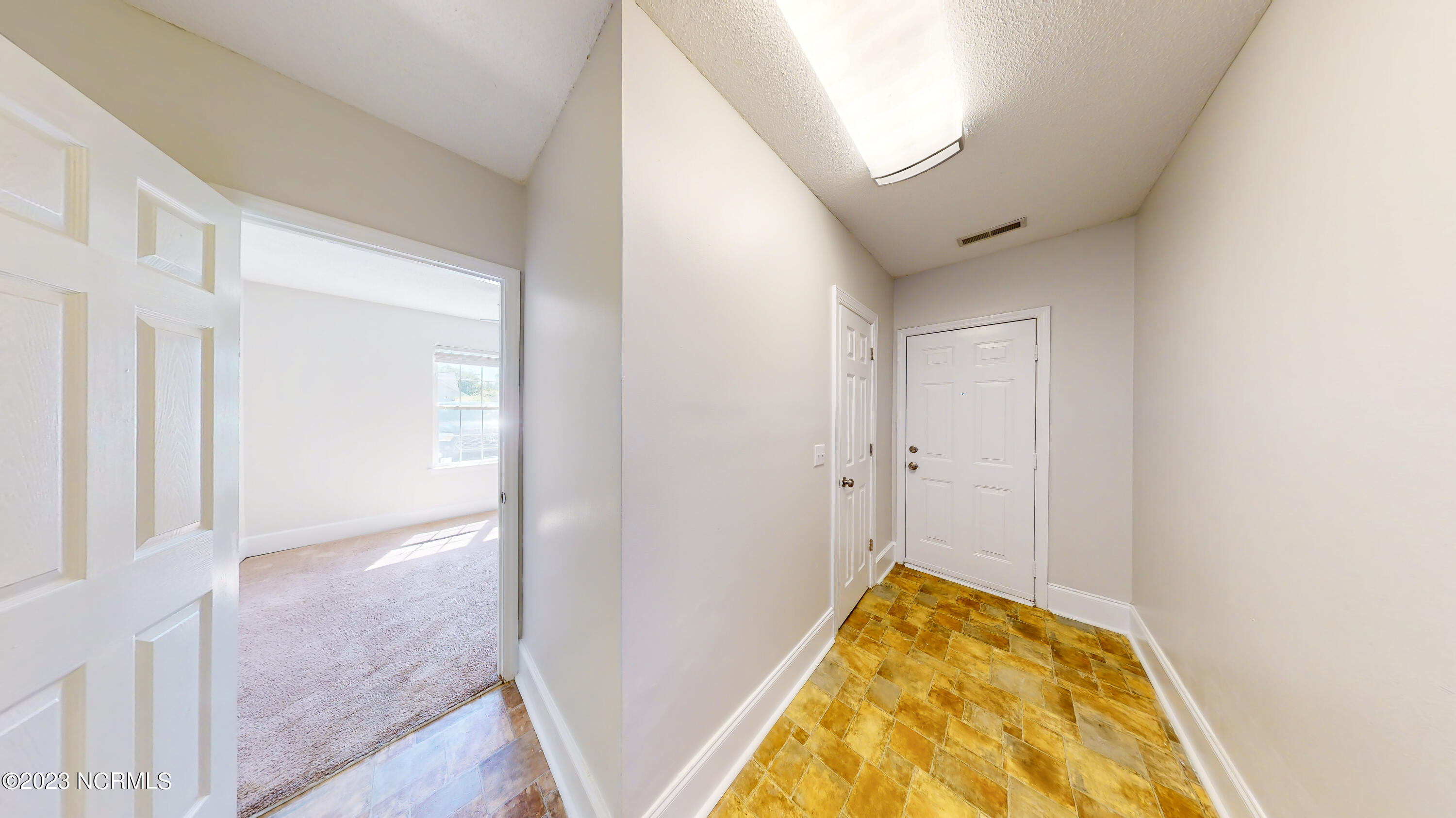 3013 E Windgate Court