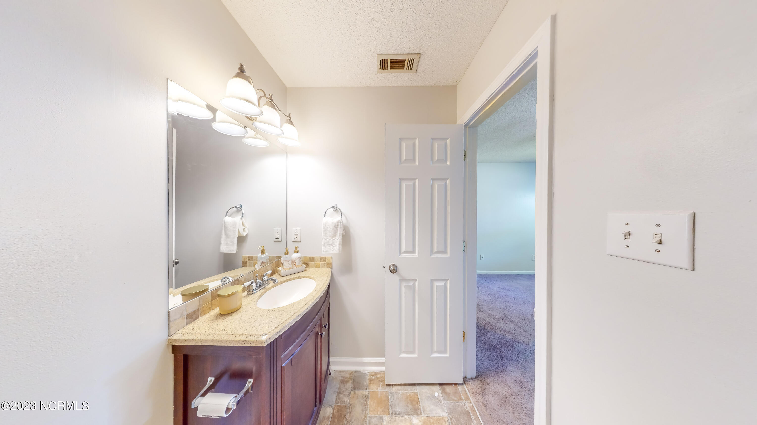 3013 E Windgate Court