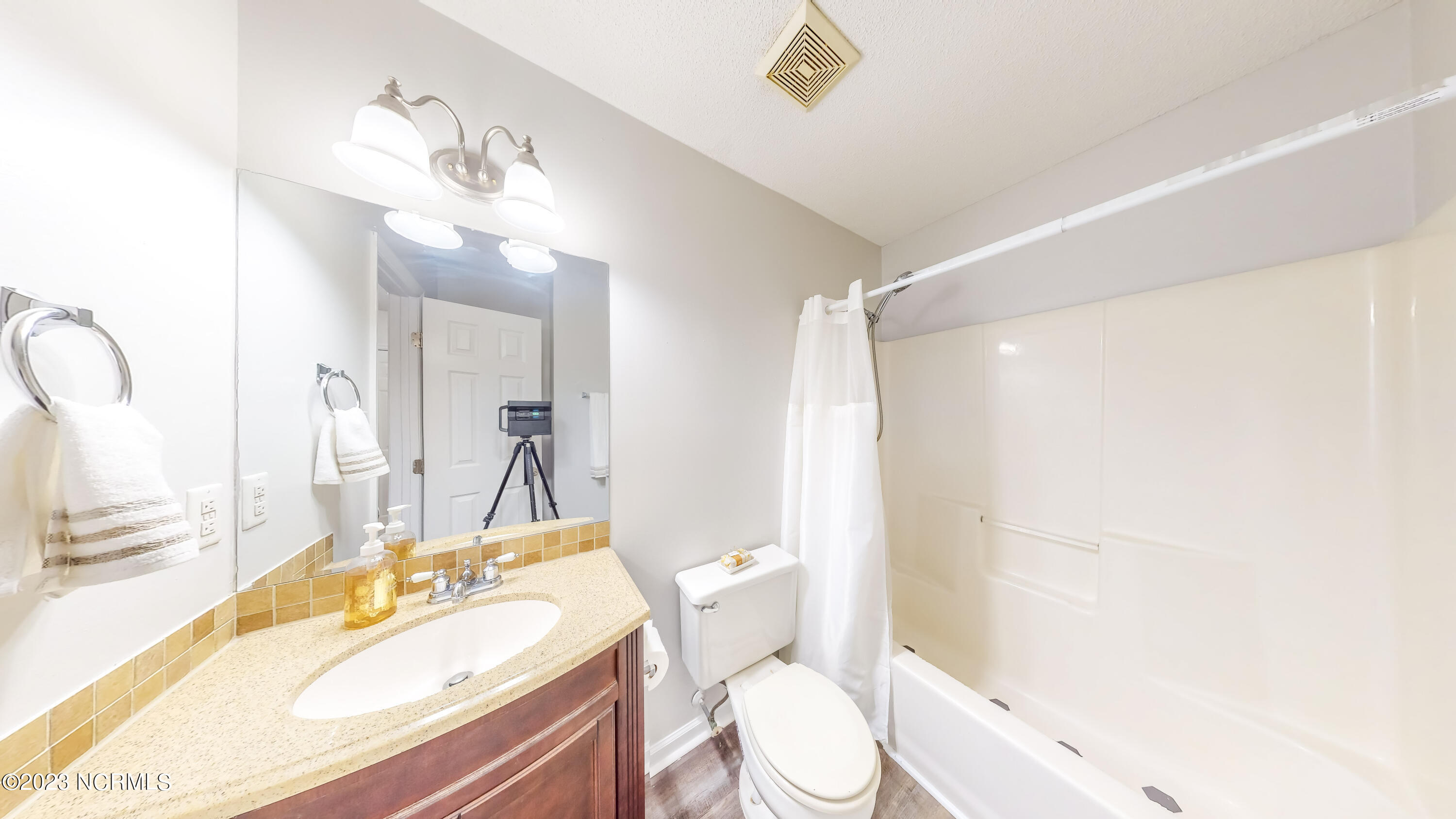 3013 E Windgate Court