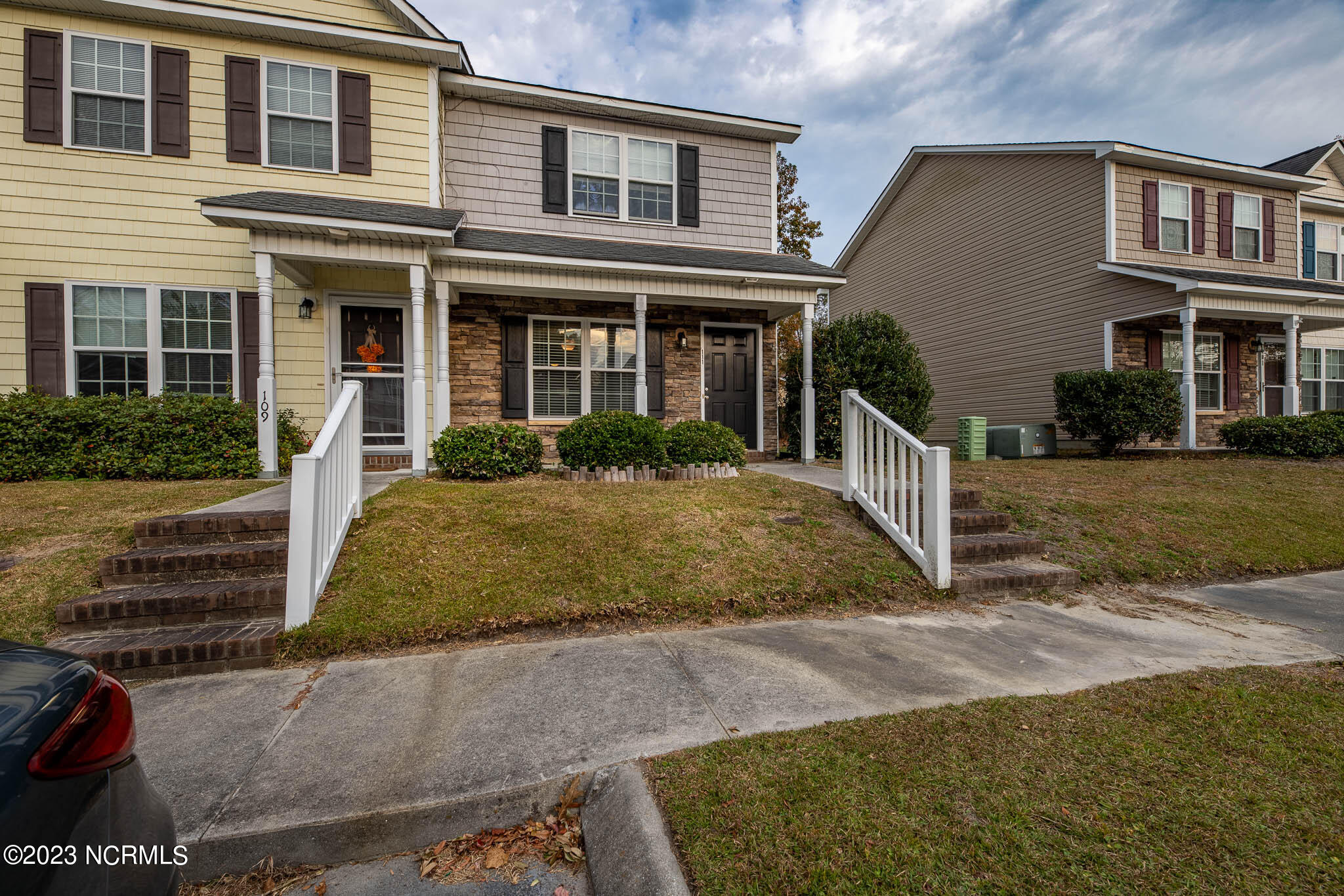 27 E Doris Avenue, 111