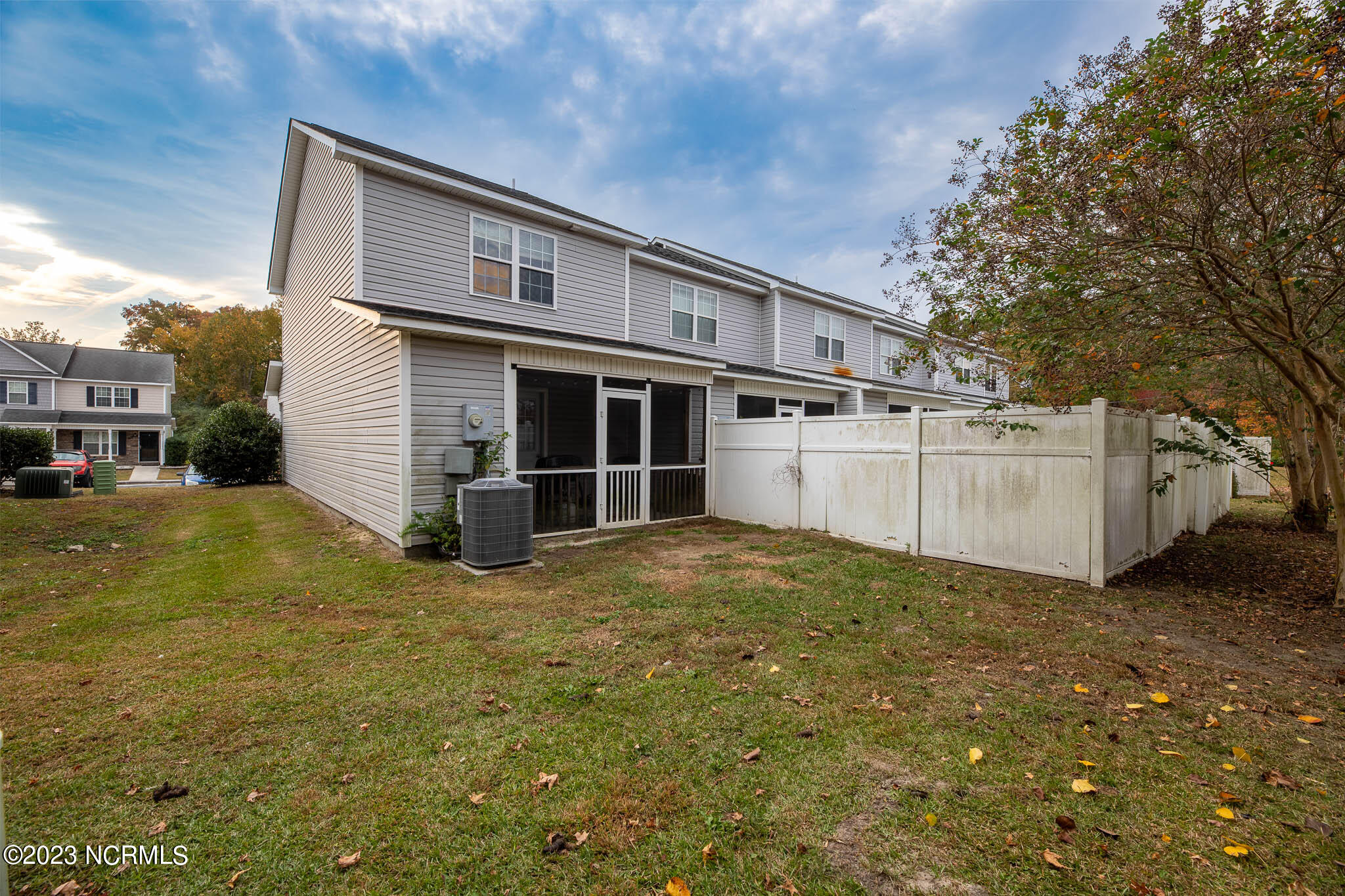 27 E Doris Avenue, 111