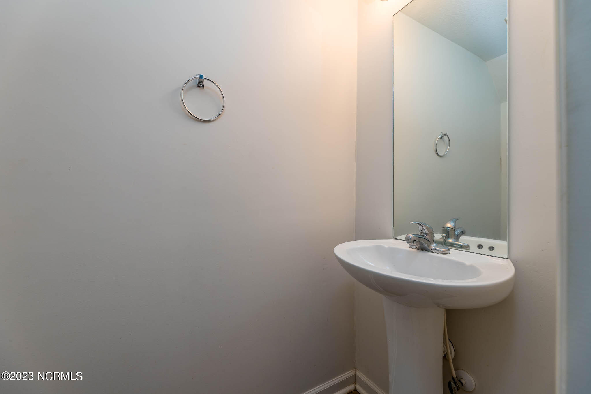 27 E Doris Avenue, 111