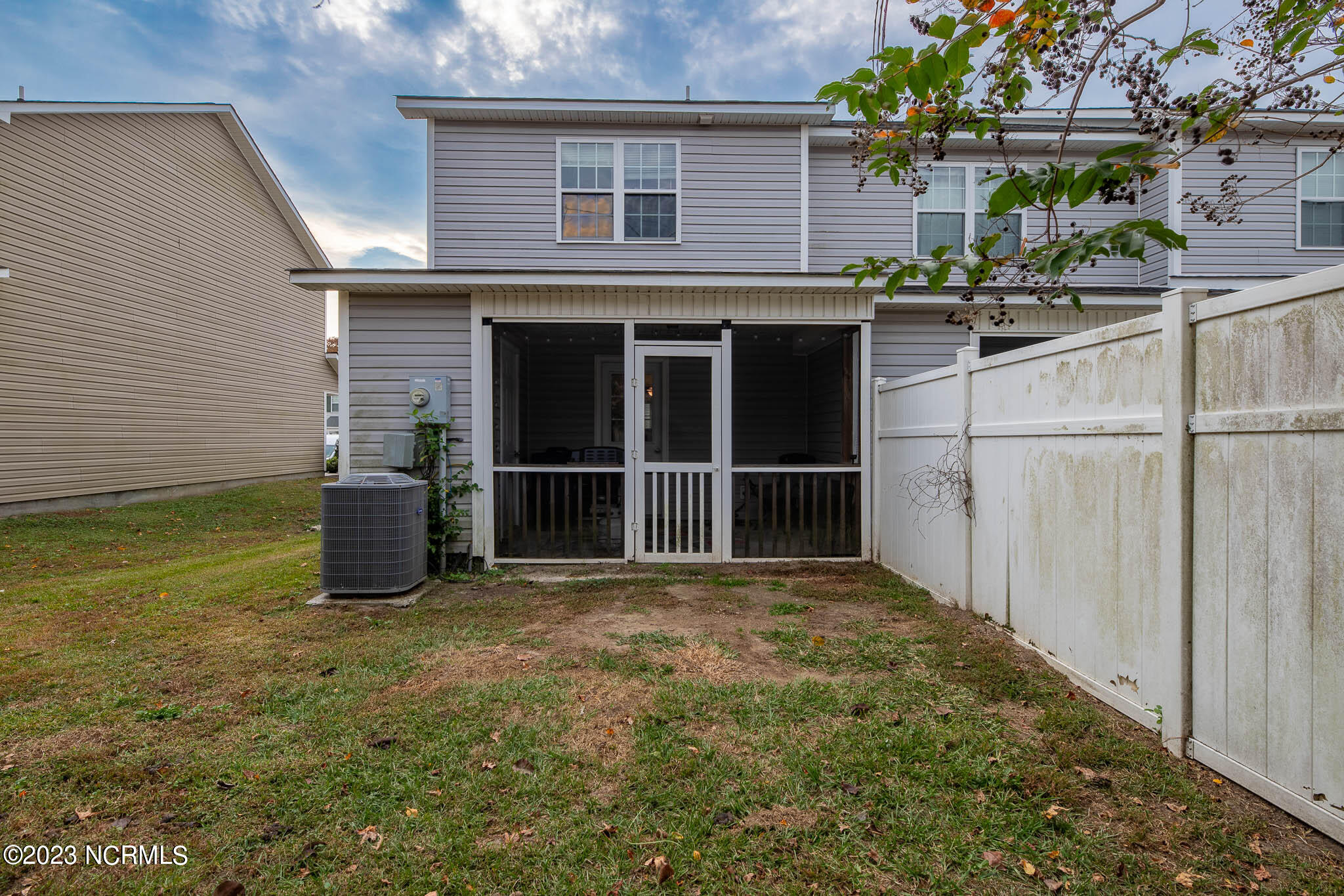 27 E Doris Avenue, 111