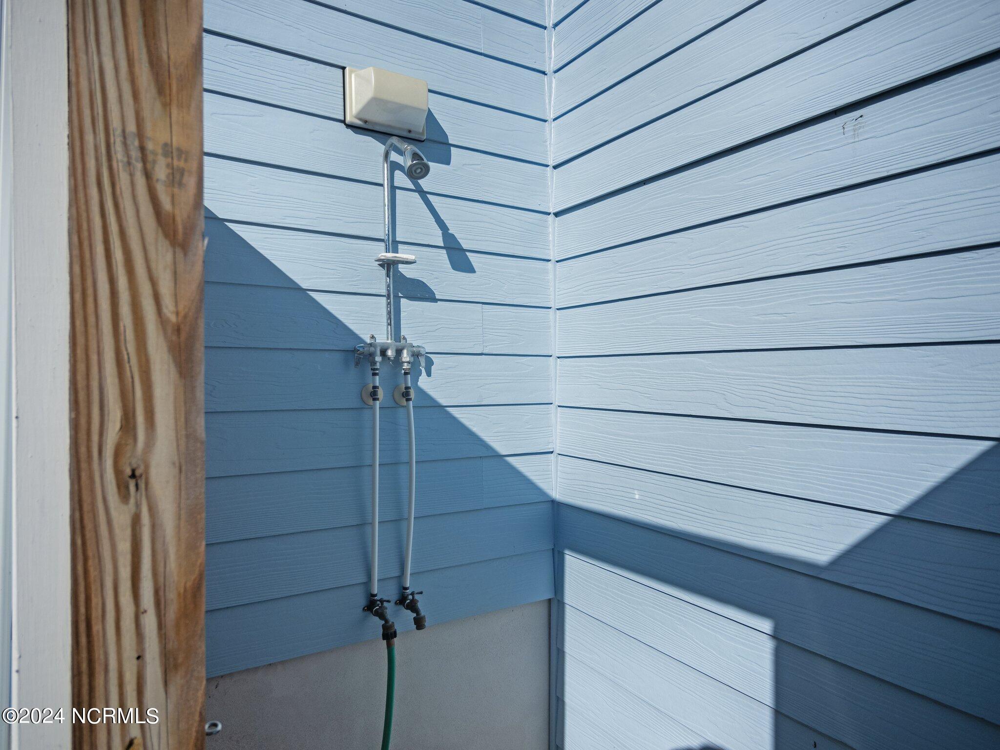 9908 Thistleroy Lane