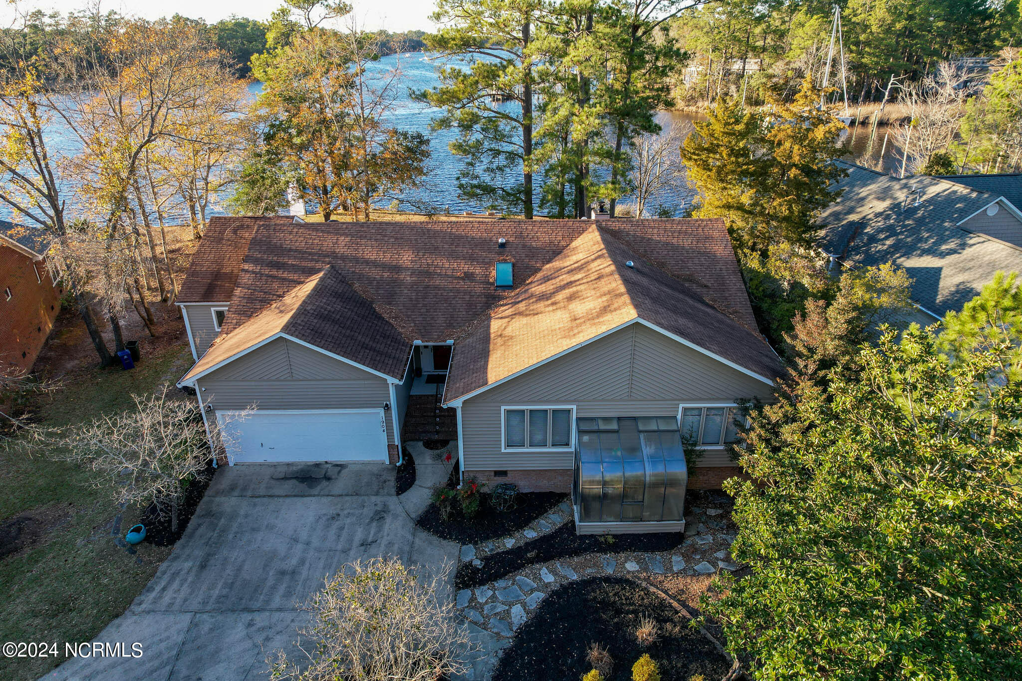 1904 Harbourside Drive