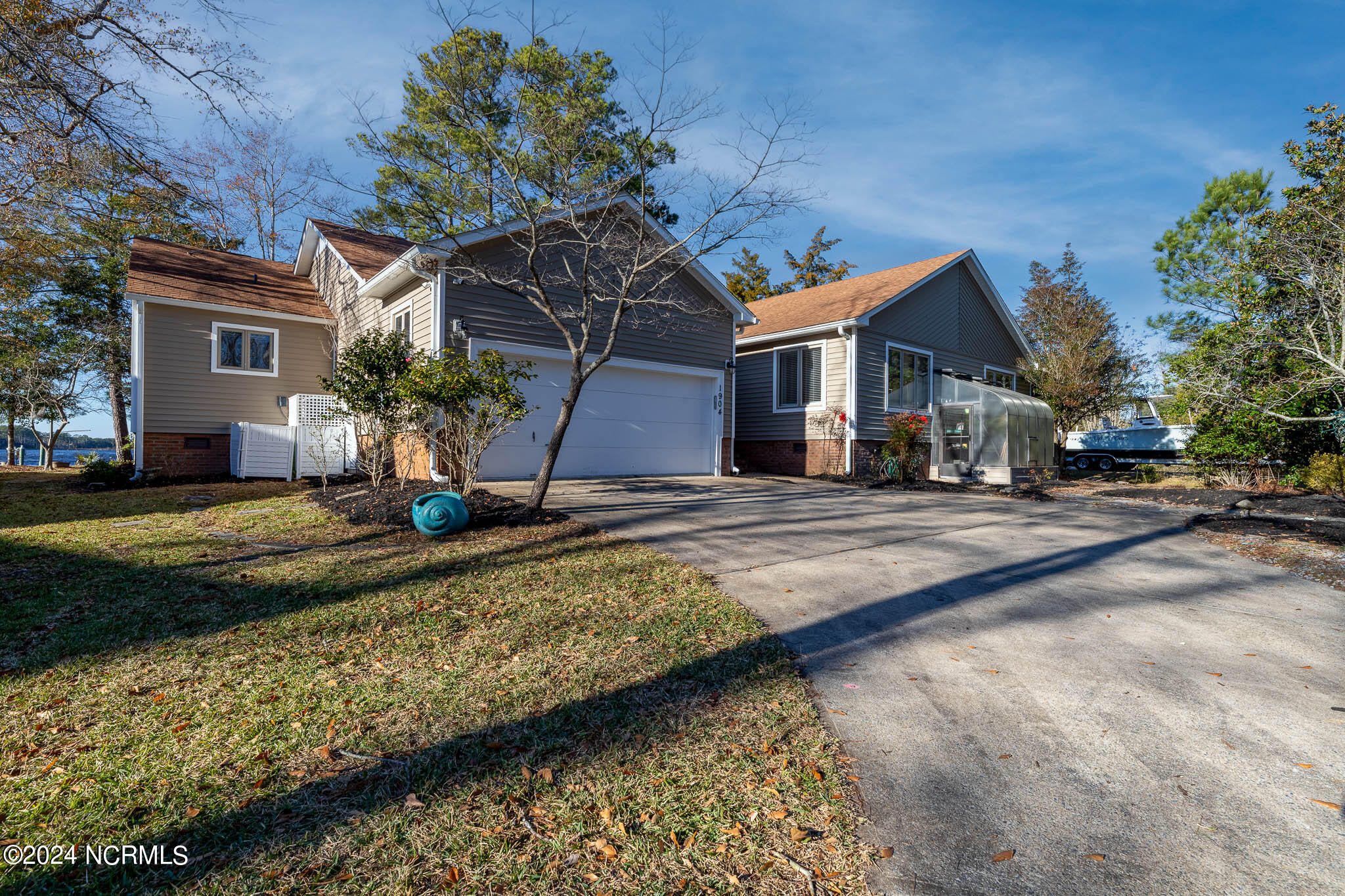 1904 Harbourside Drive