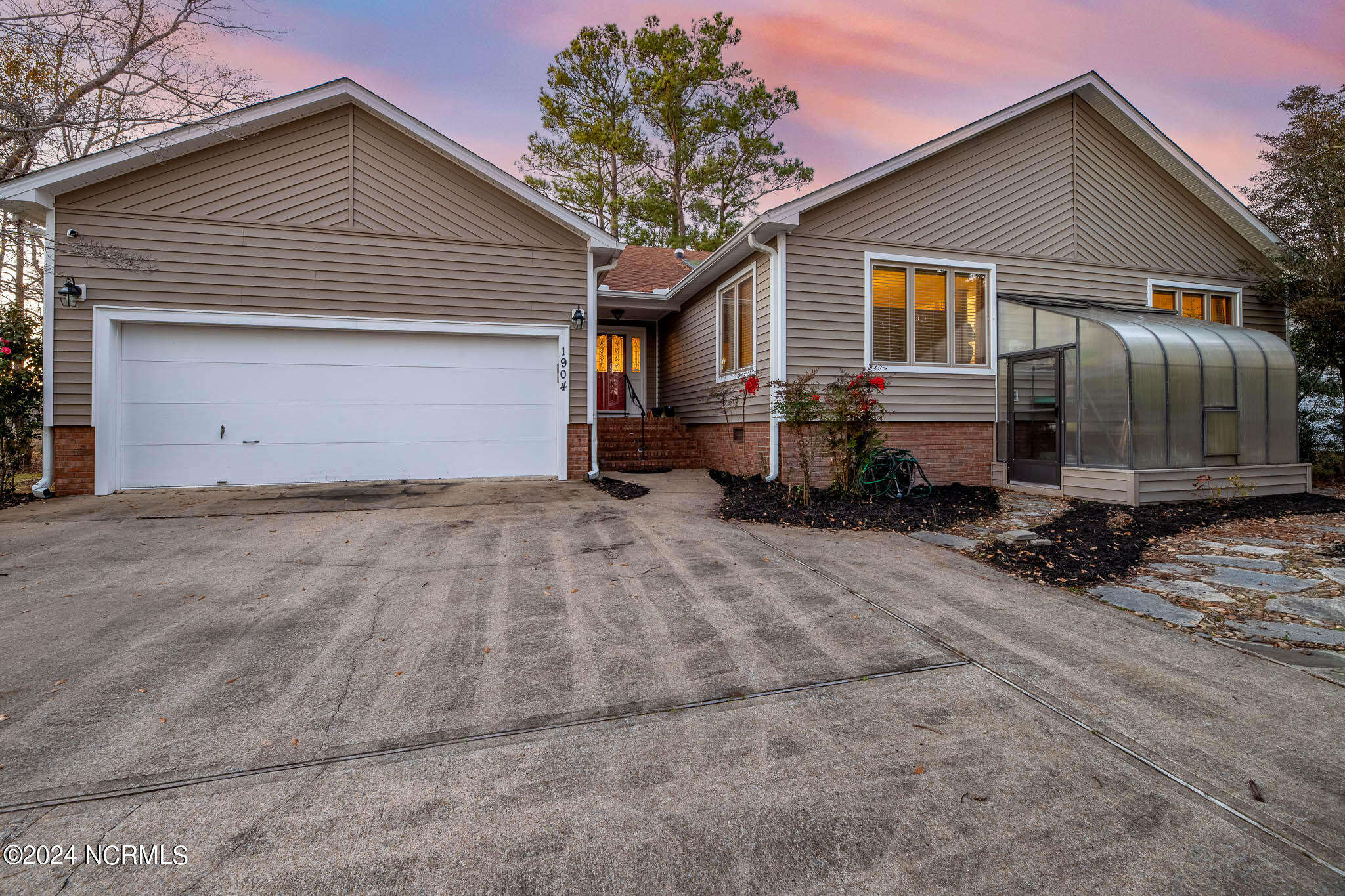 1904 Harbourside Drive