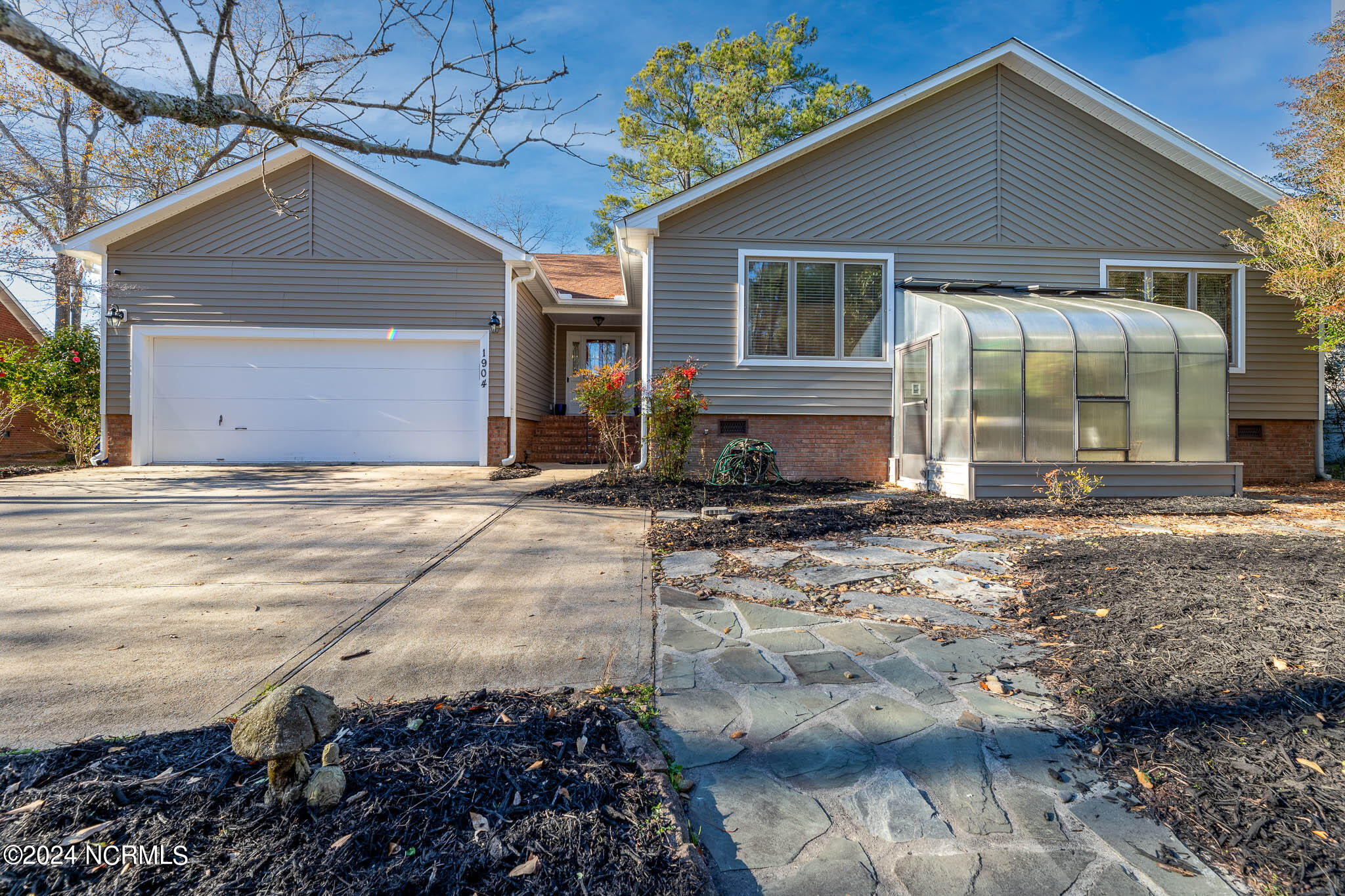 1904 Harbourside Drive