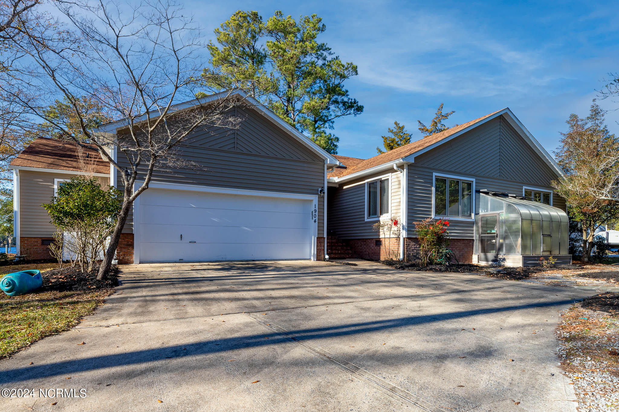 1904 Harbourside Drive