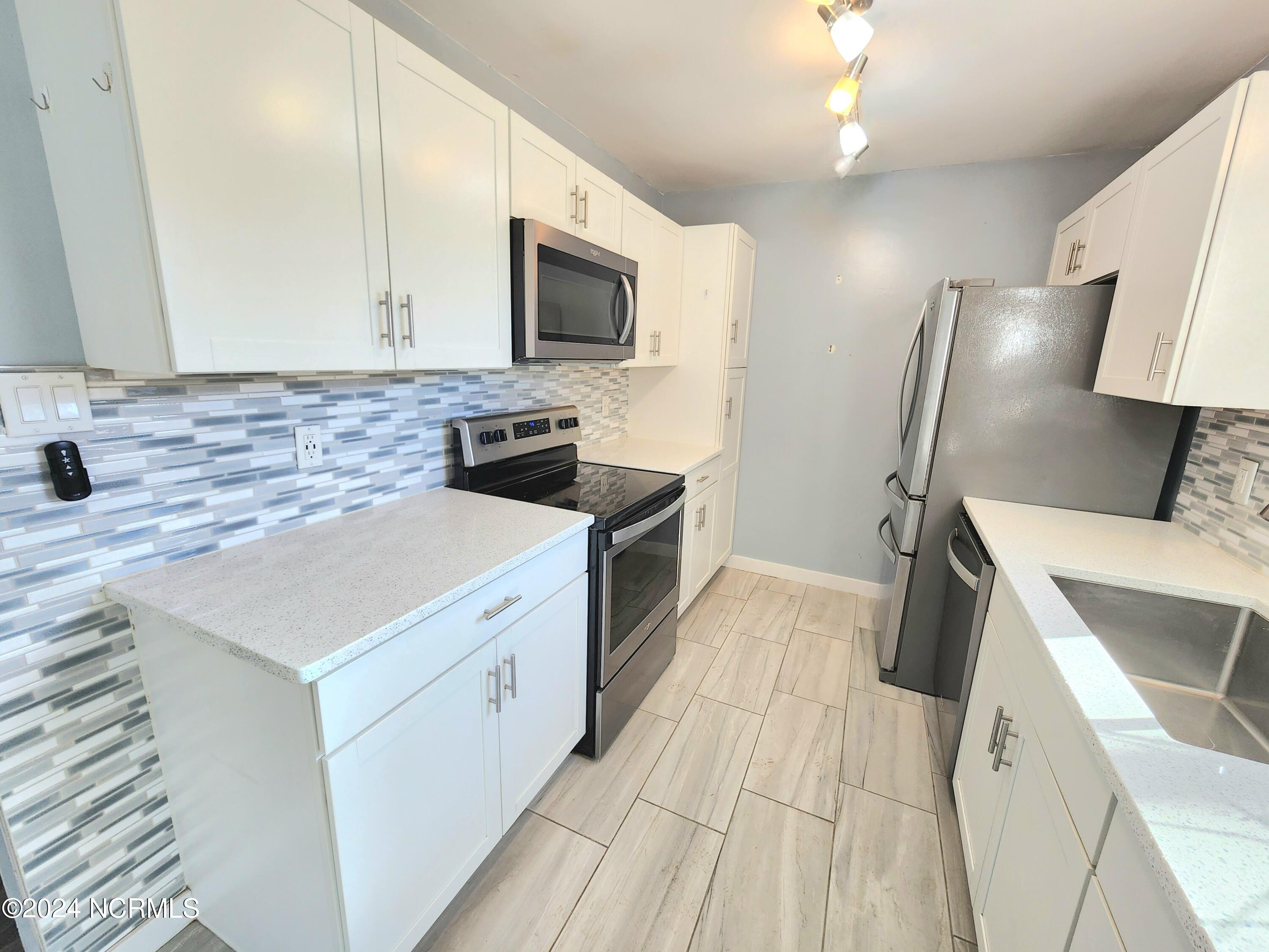 1698 Old Folkstone Road