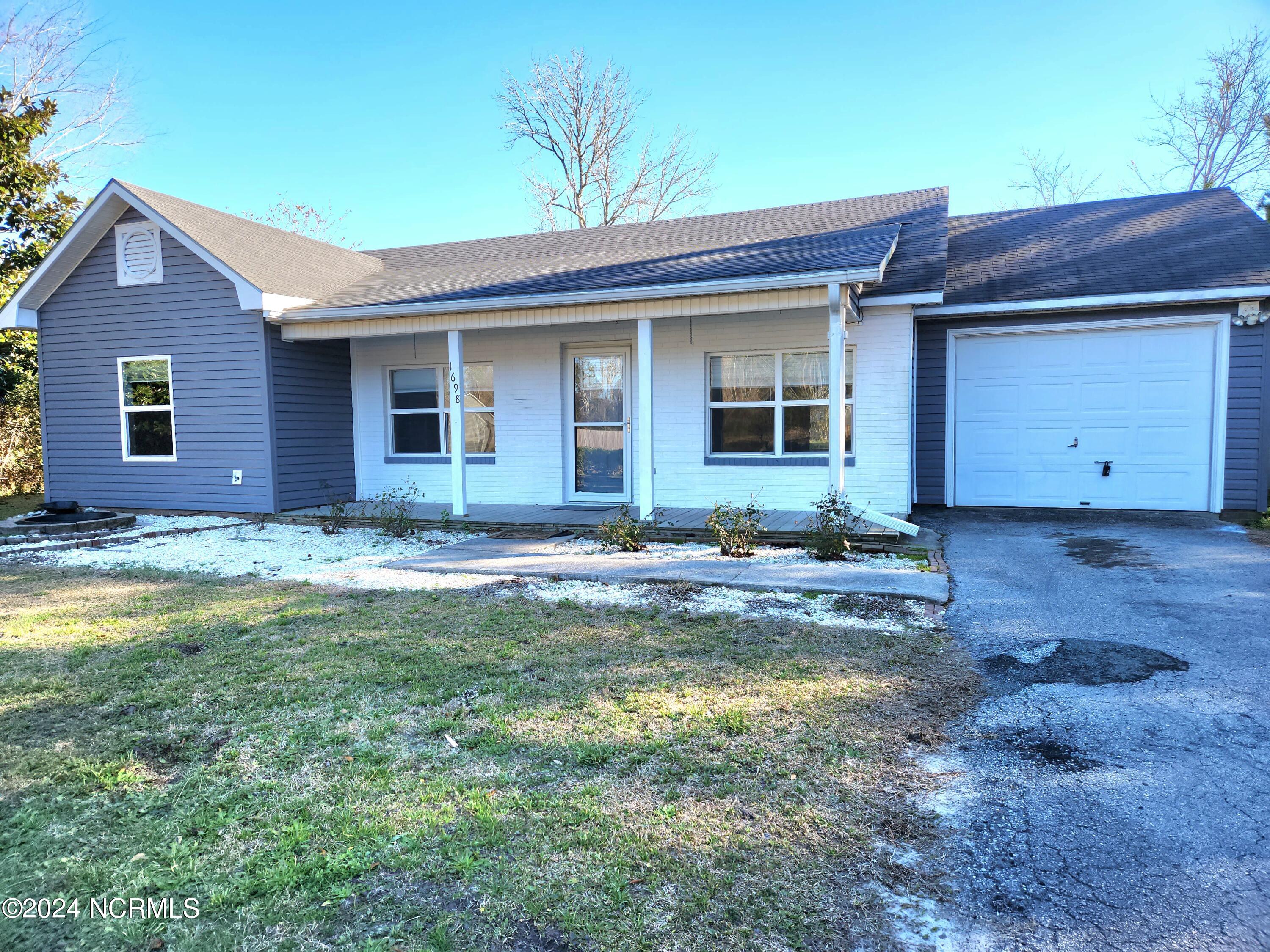 1698 Old Folkstone Road