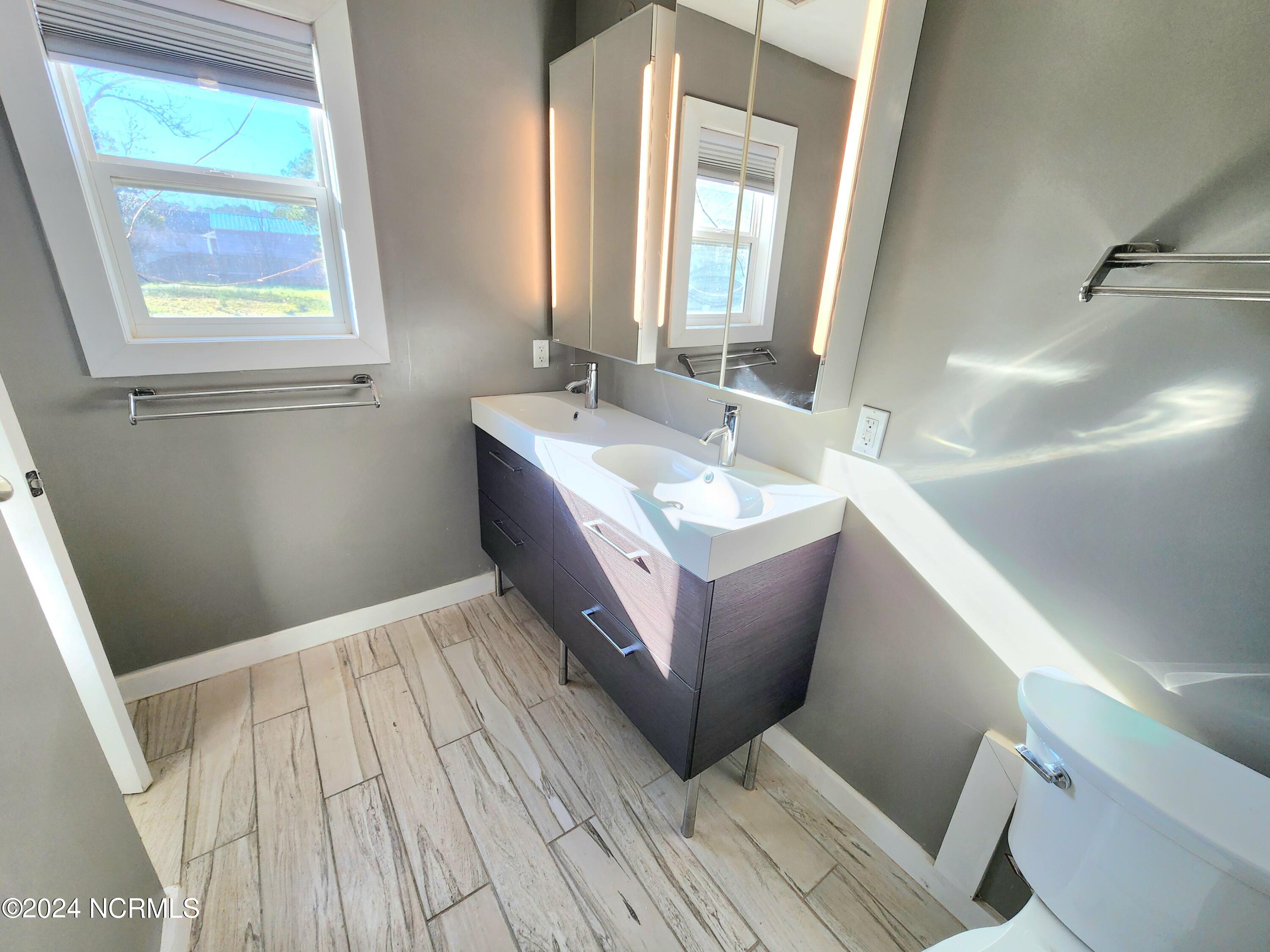 1698 Old Folkstone Road