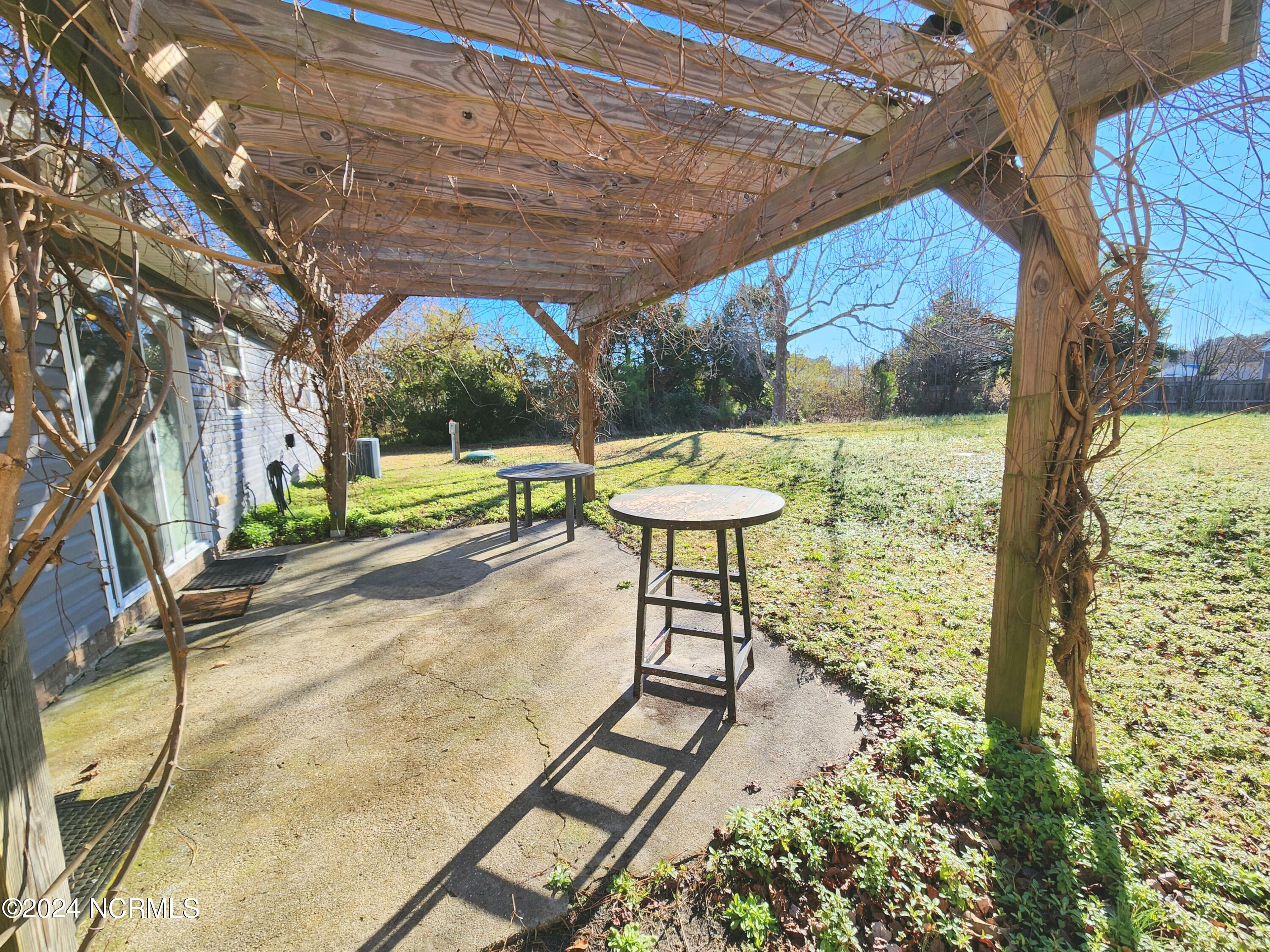 1698 Old Folkstone Road