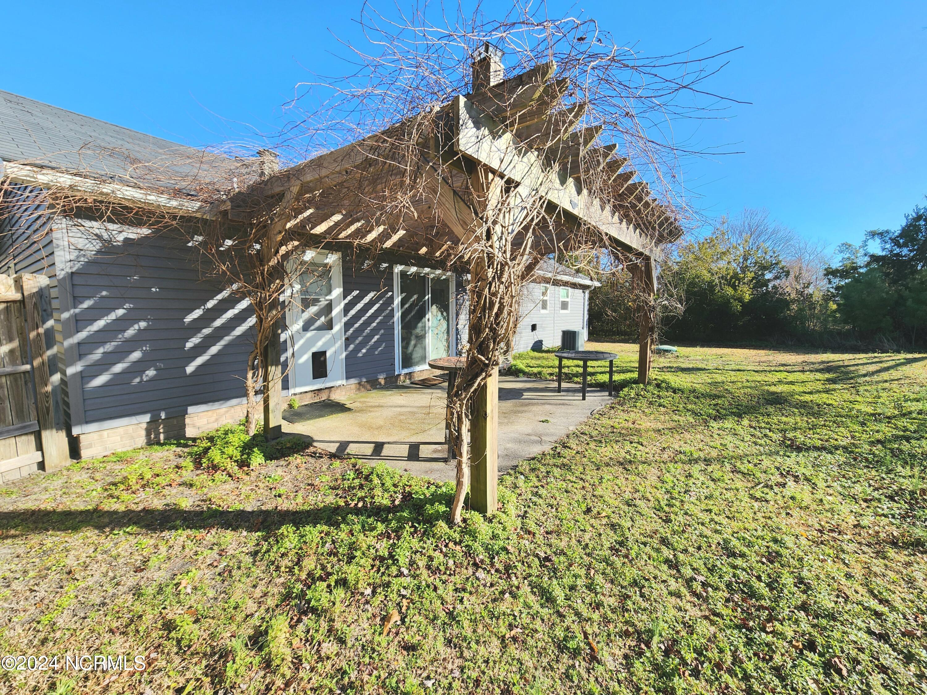 1698 Old Folkstone Road