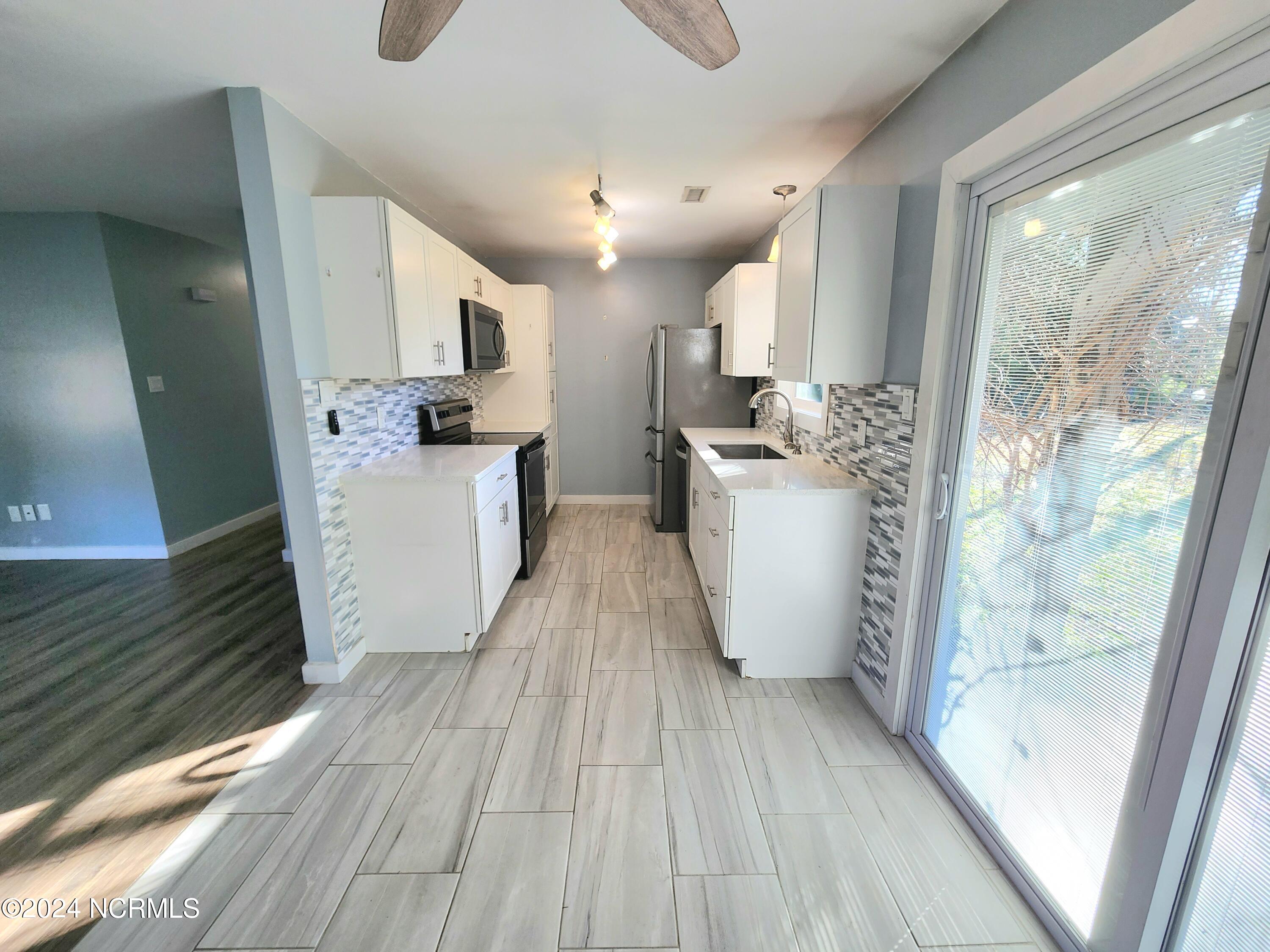 1698 Old Folkstone Road