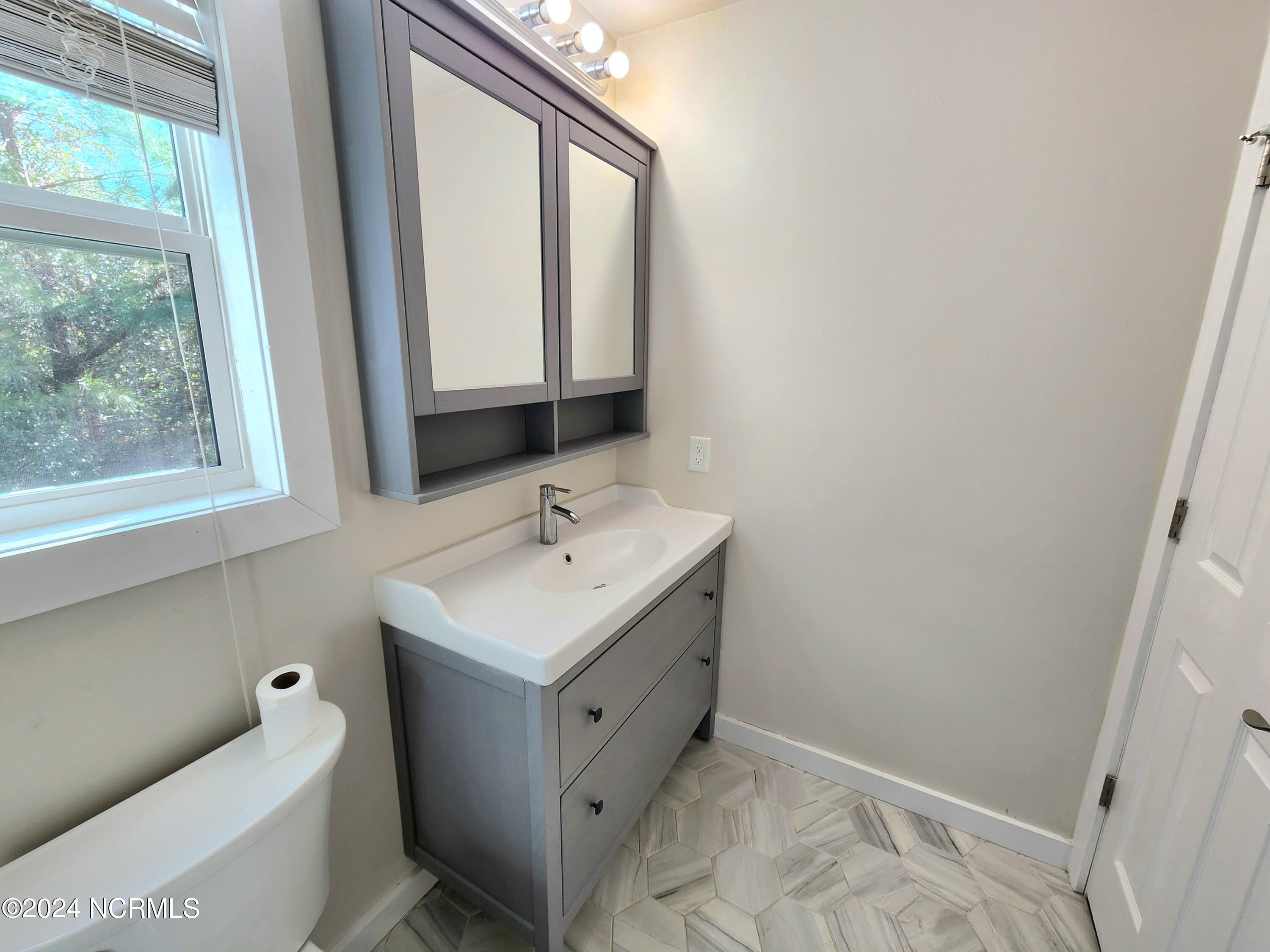 1698 Old Folkstone Road