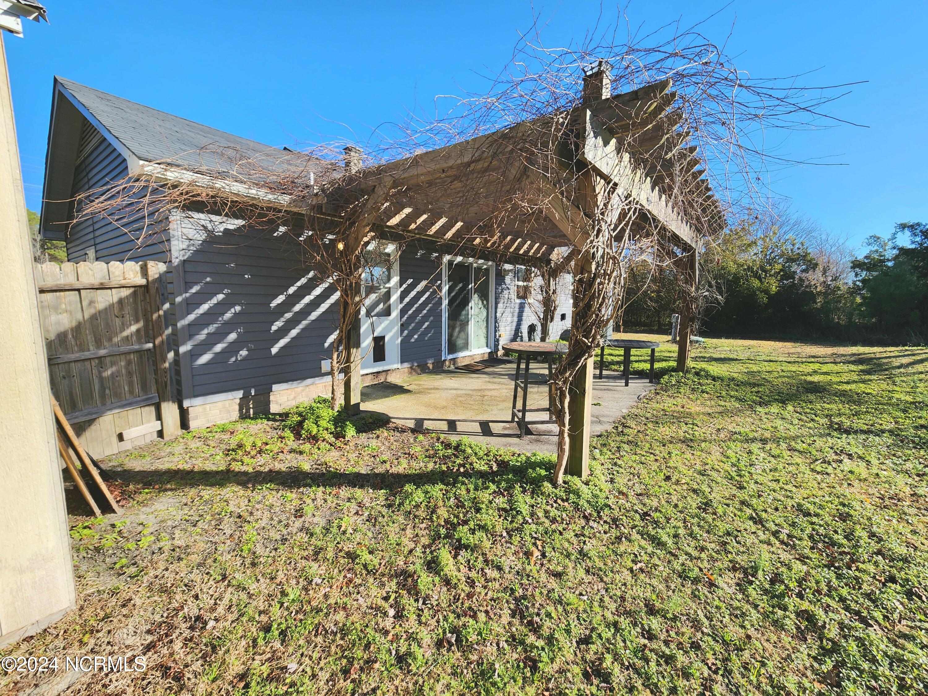 1698 Old Folkstone Road