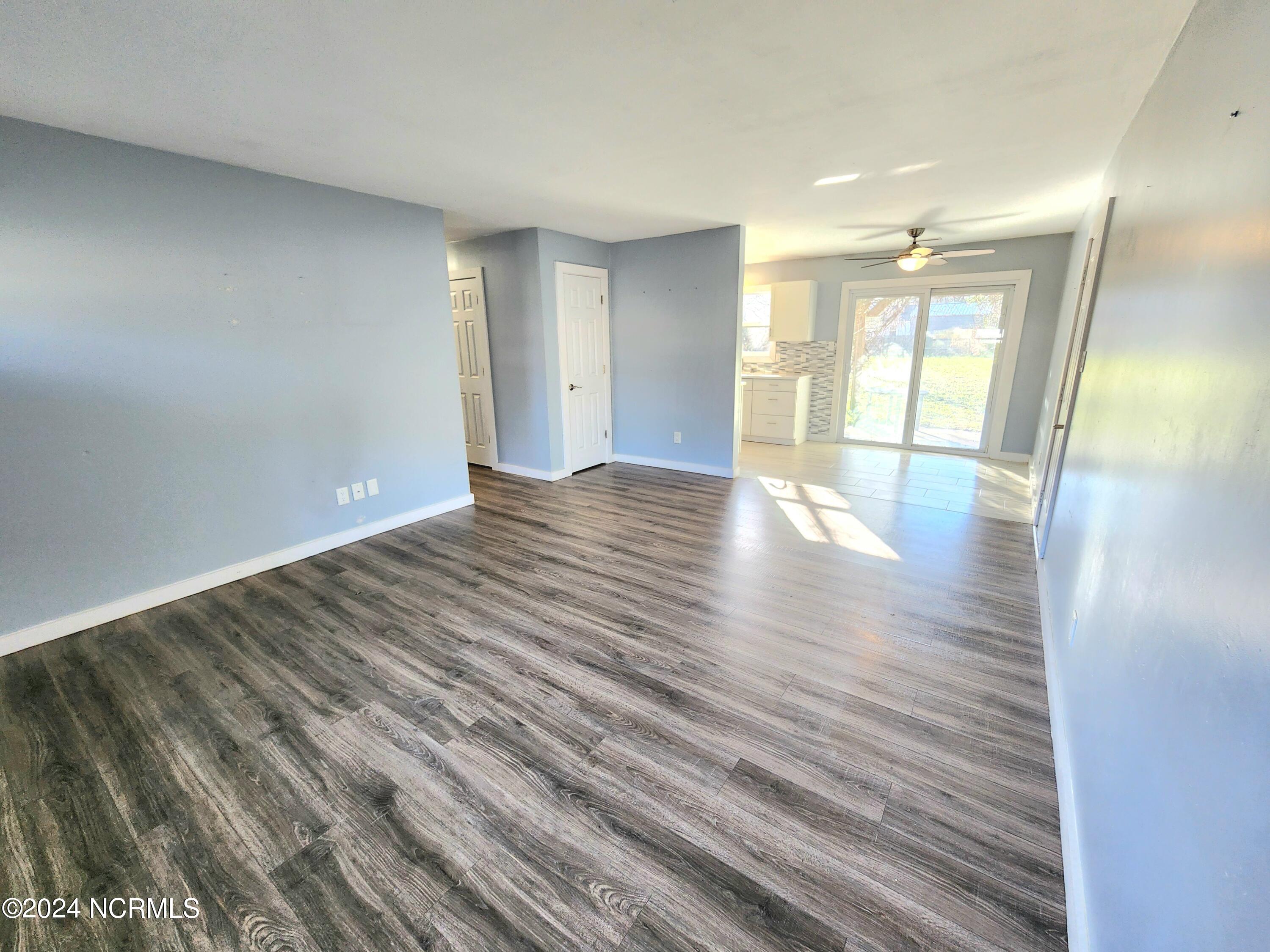 1698 Old Folkstone Road