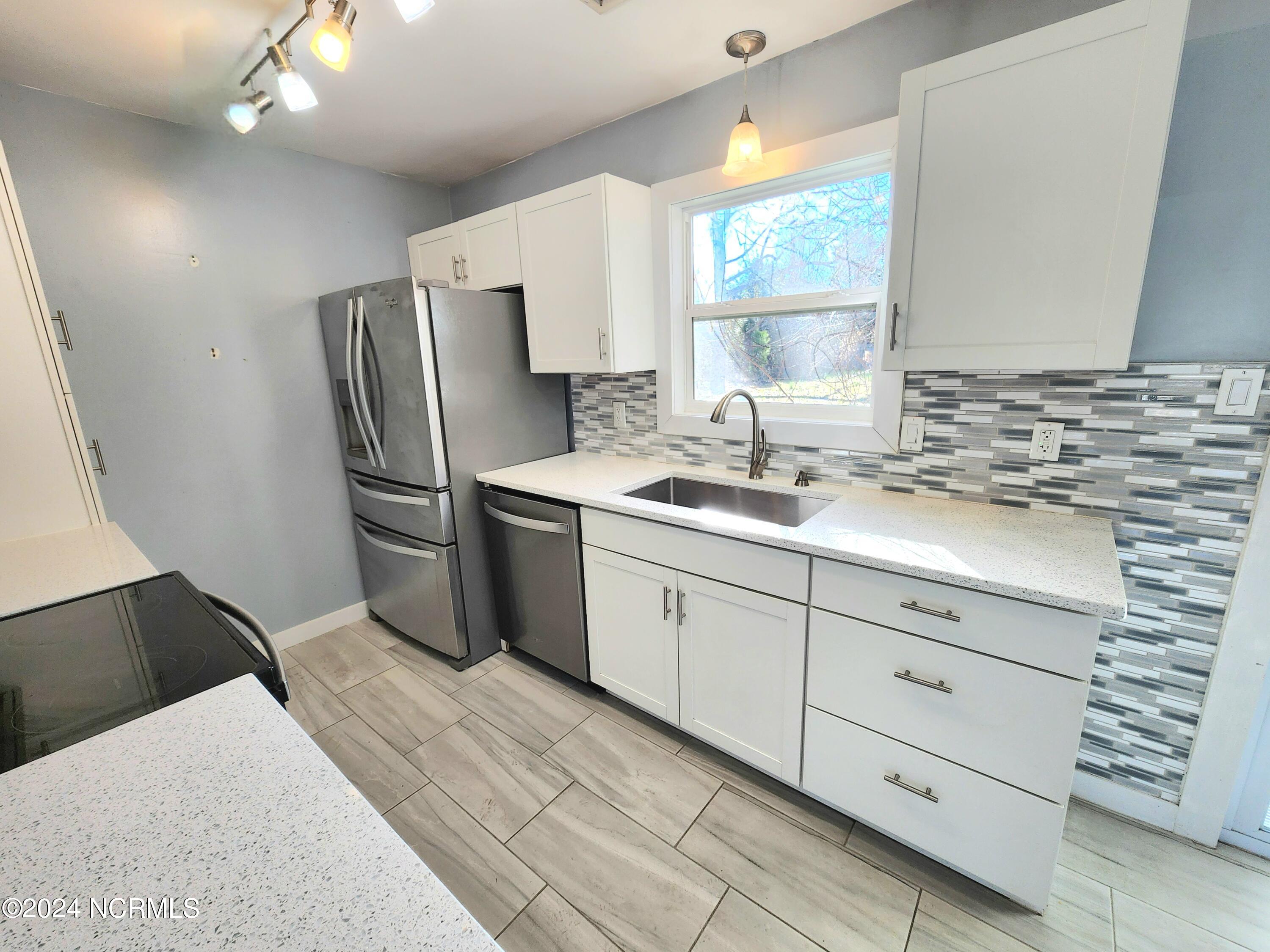 1698 Old Folkstone Road