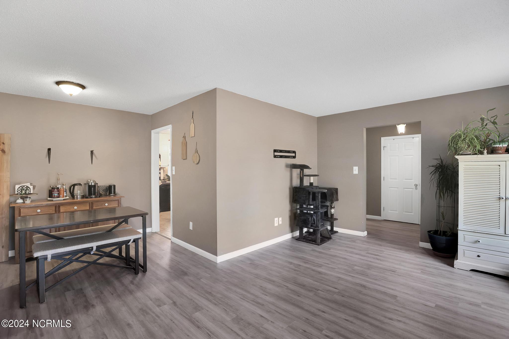 513 W Springhill Terrace