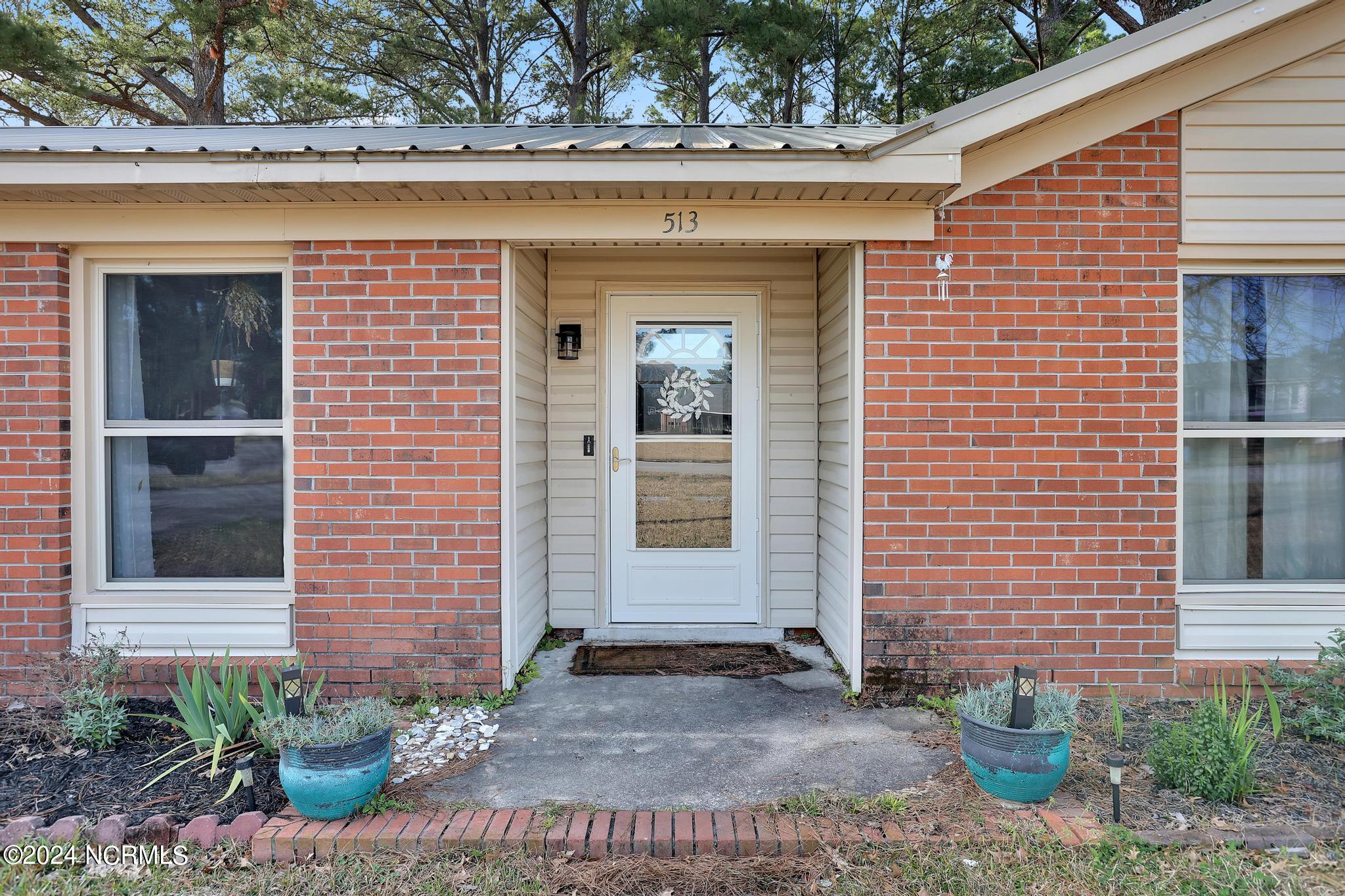 513 W Springhill Terrace