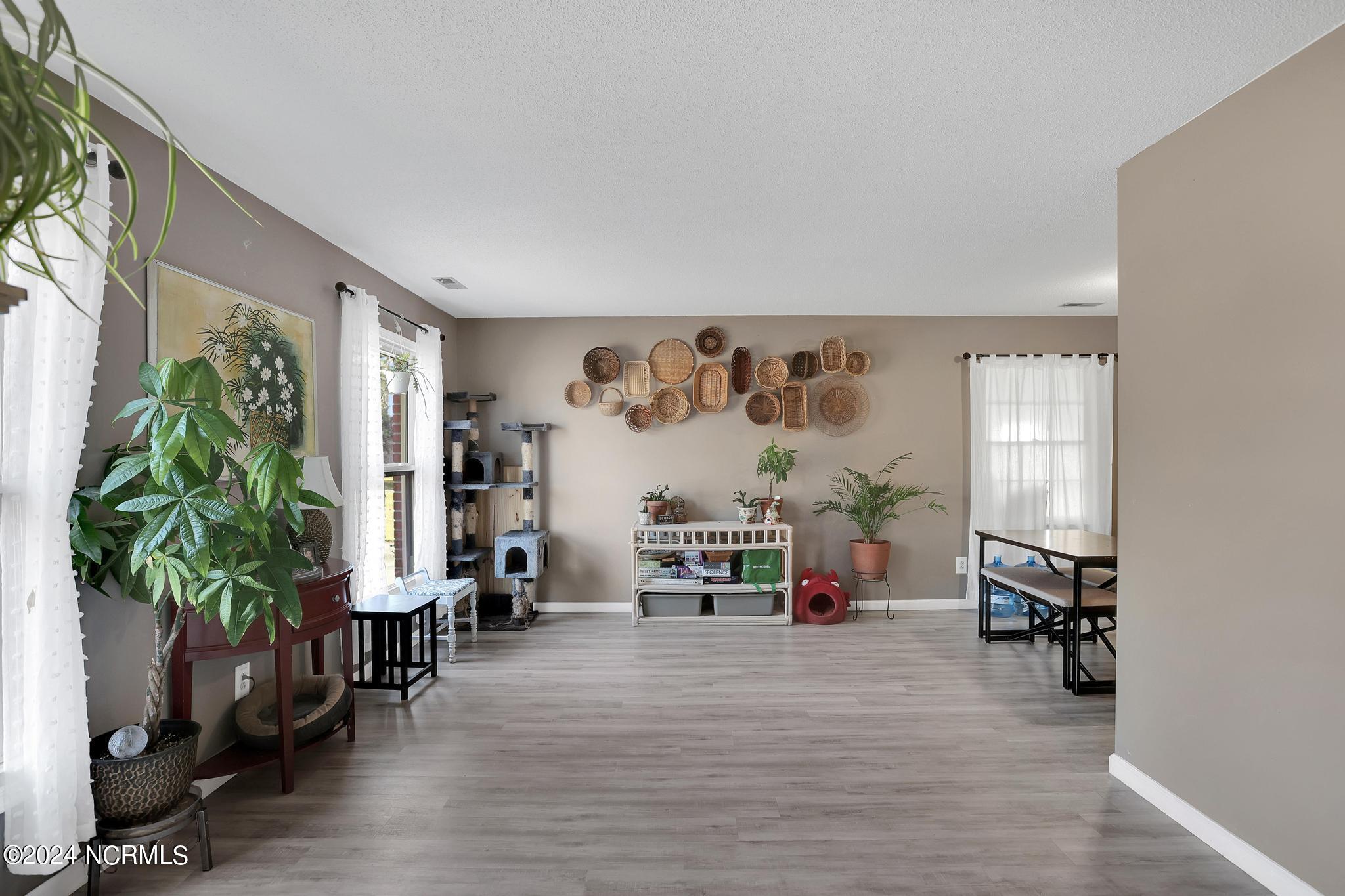 513 W Springhill Terrace