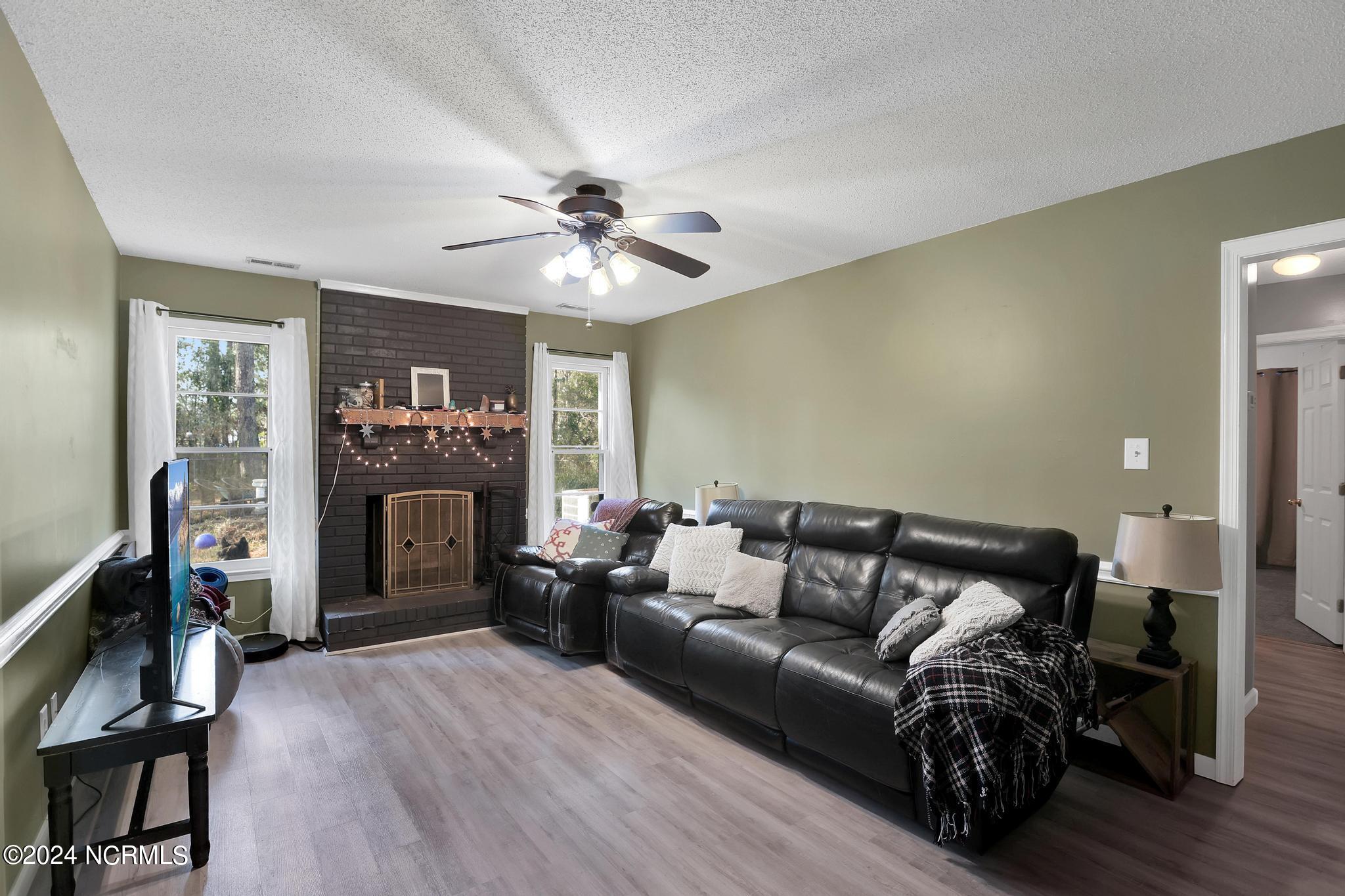 513 W Springhill Terrace