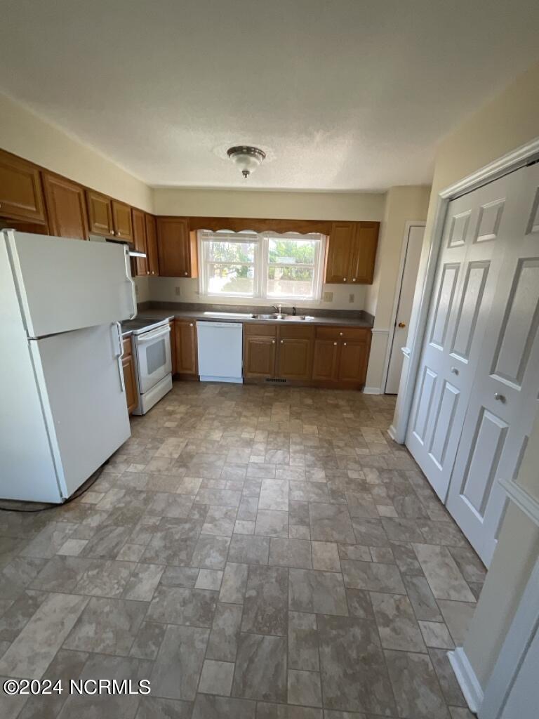 2701 Northwoods Drive