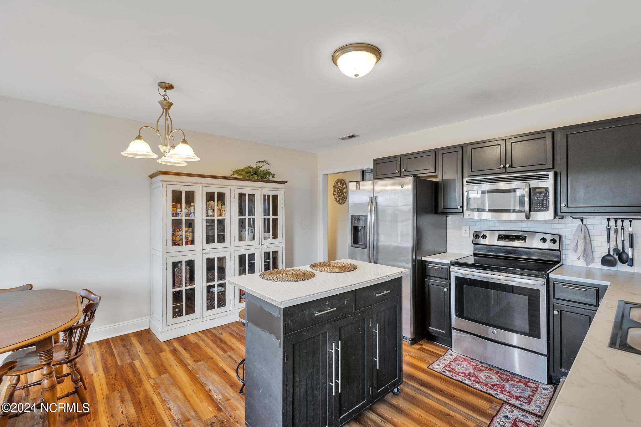 653 Hubert Boulevard