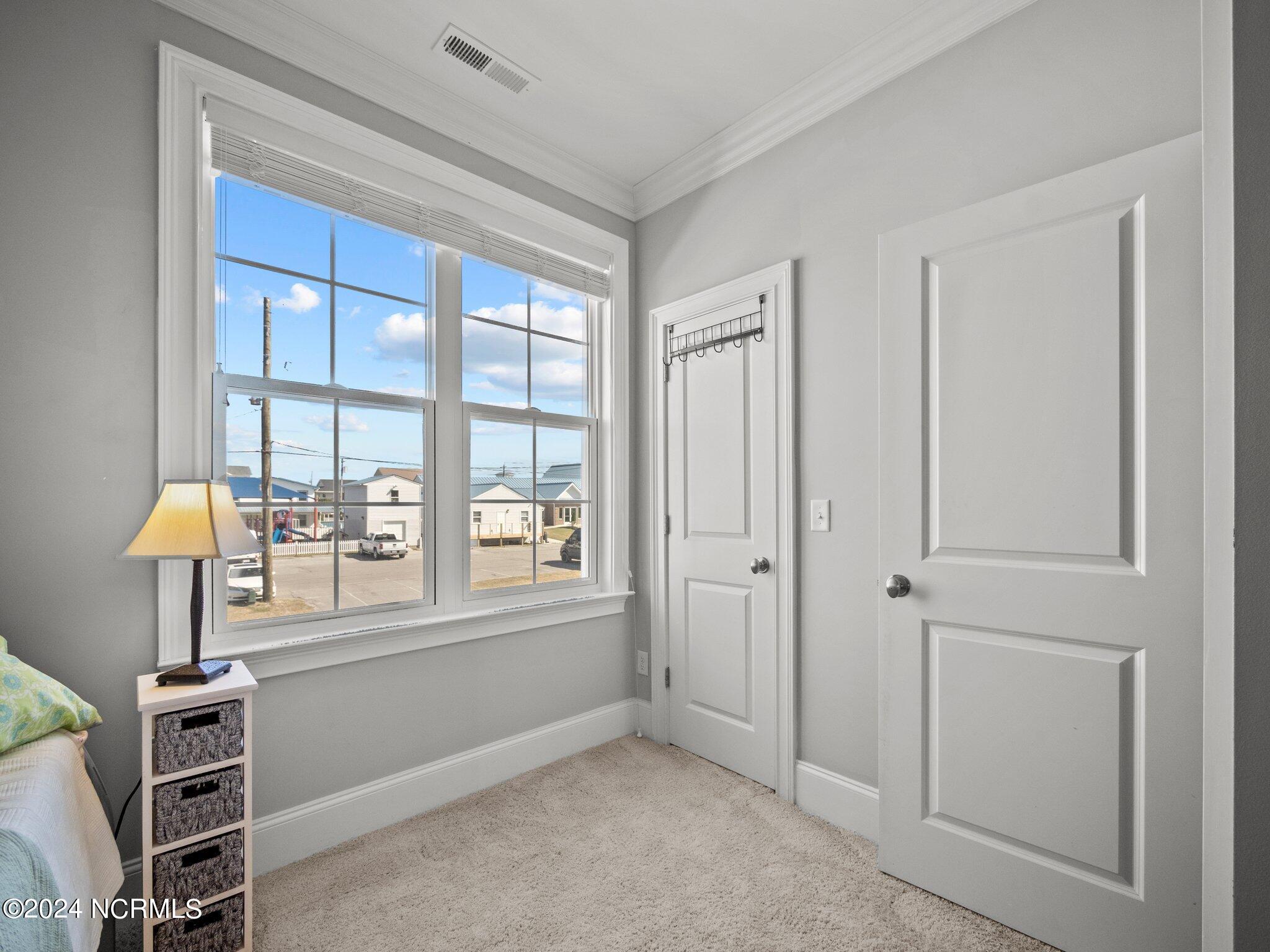 509 N New River Drive, B