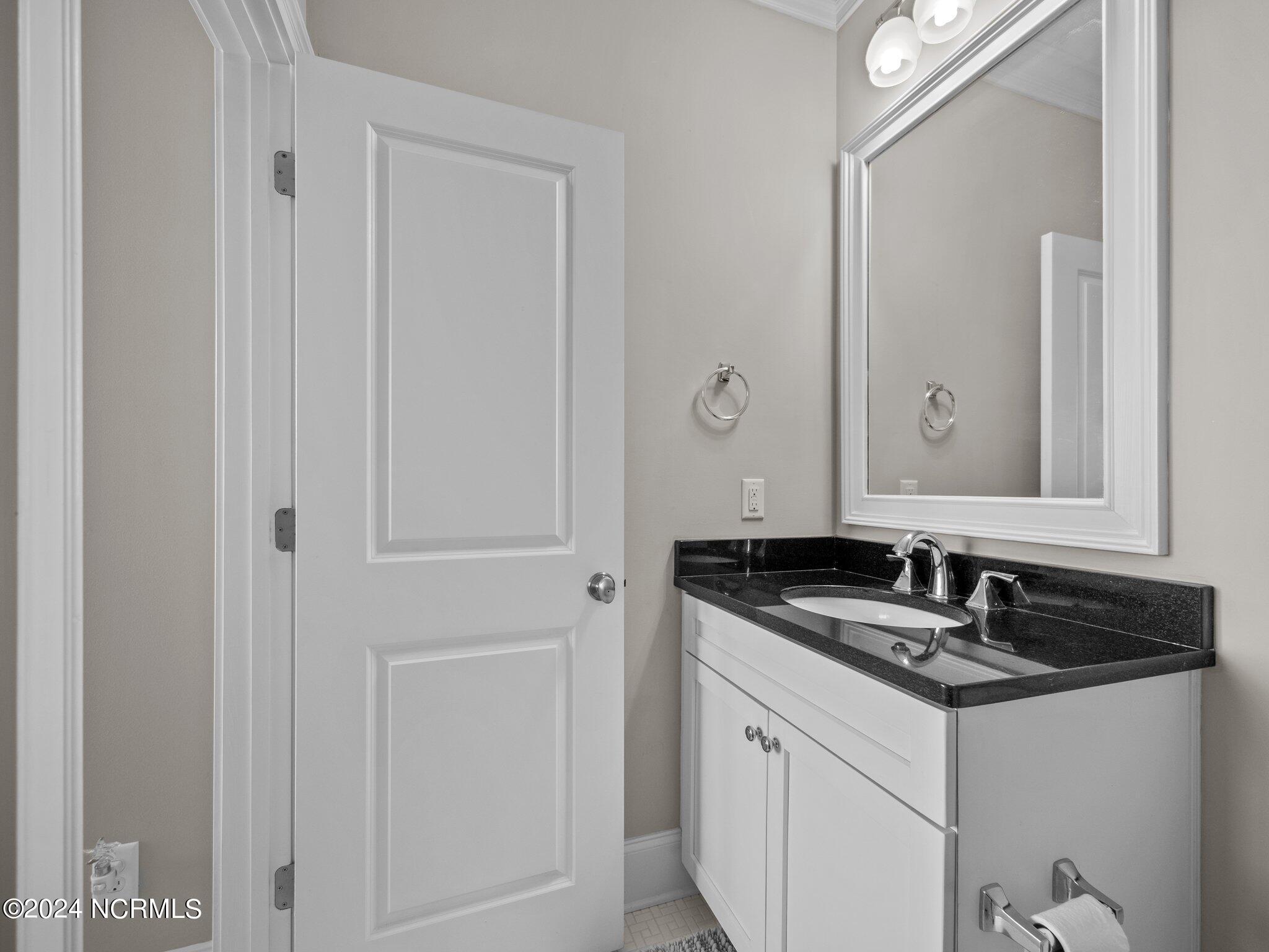 509 N New River Drive, B